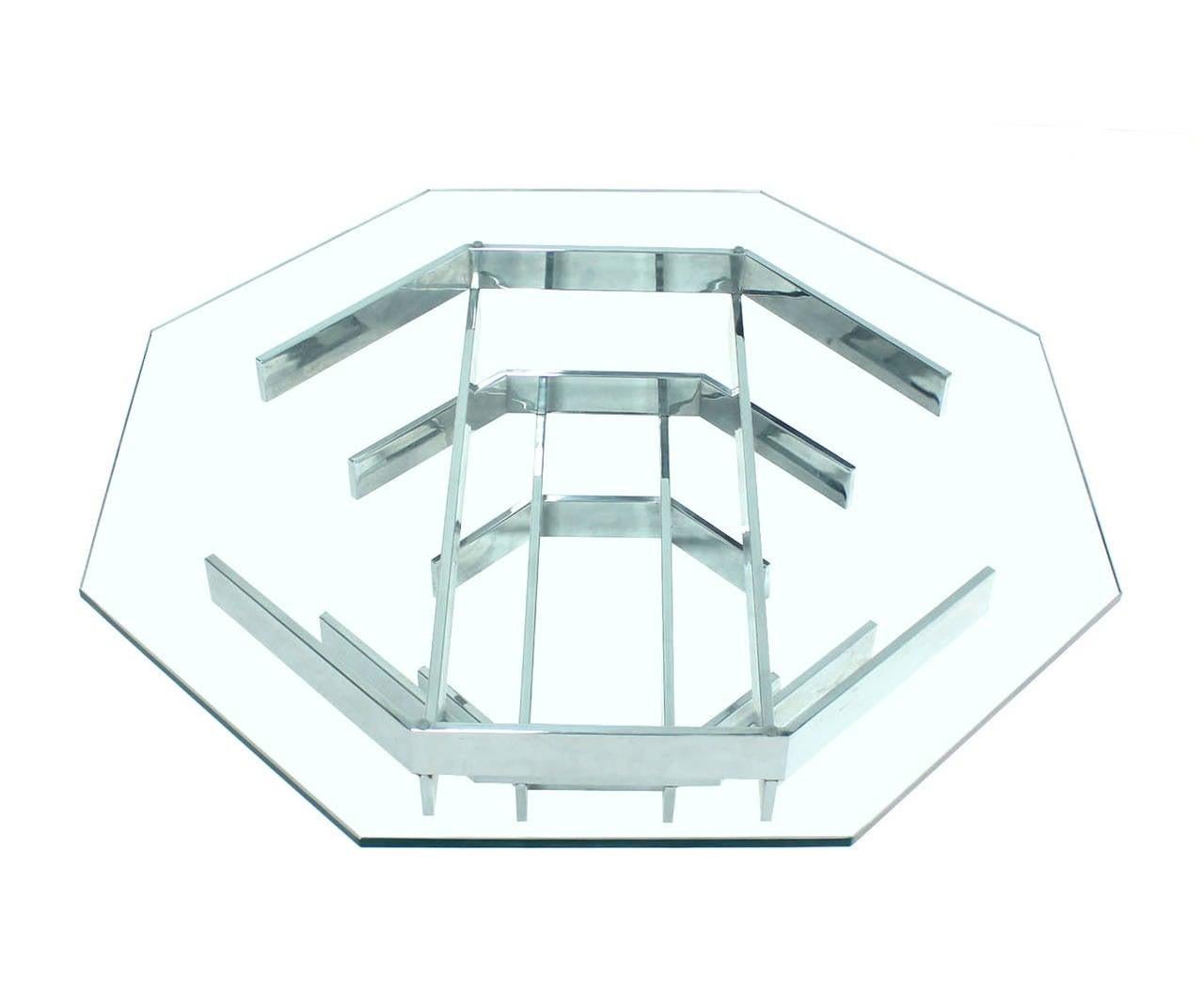 20ième siècle Table basse octogonale à plateau en verre, base chromée, The Moderns  en vente