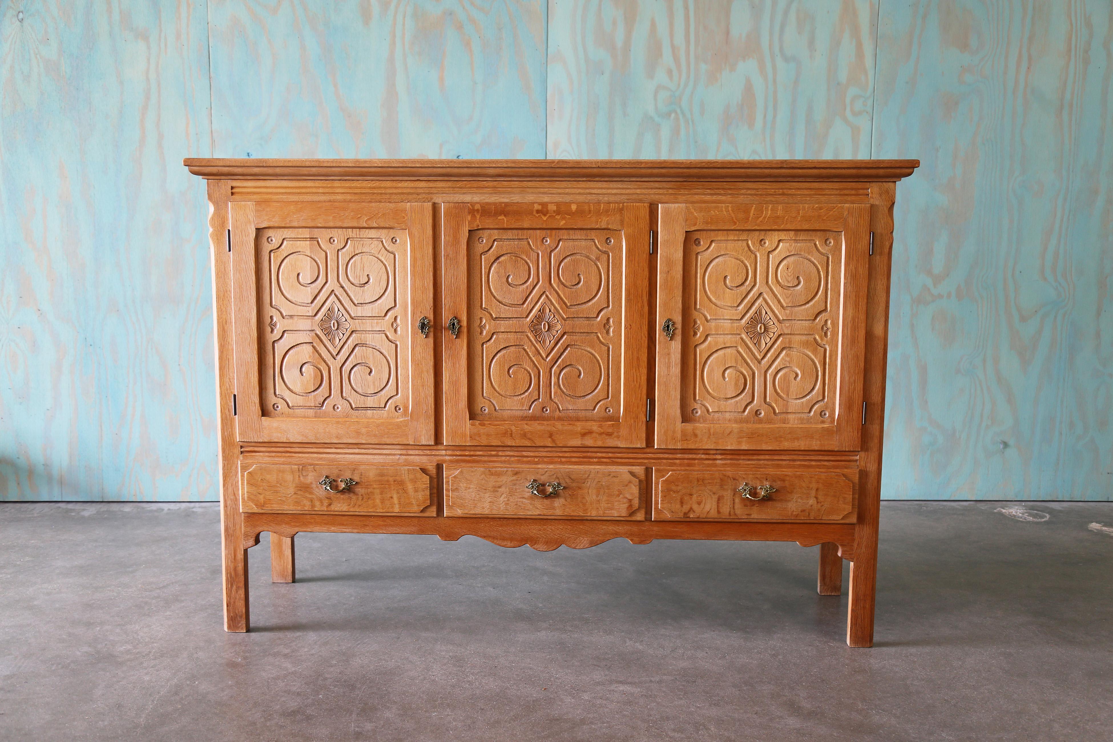 Mid Century Modern Henning Kjaernulf Style Tall Cabinet / Sideboard in White Oak in vendita 7