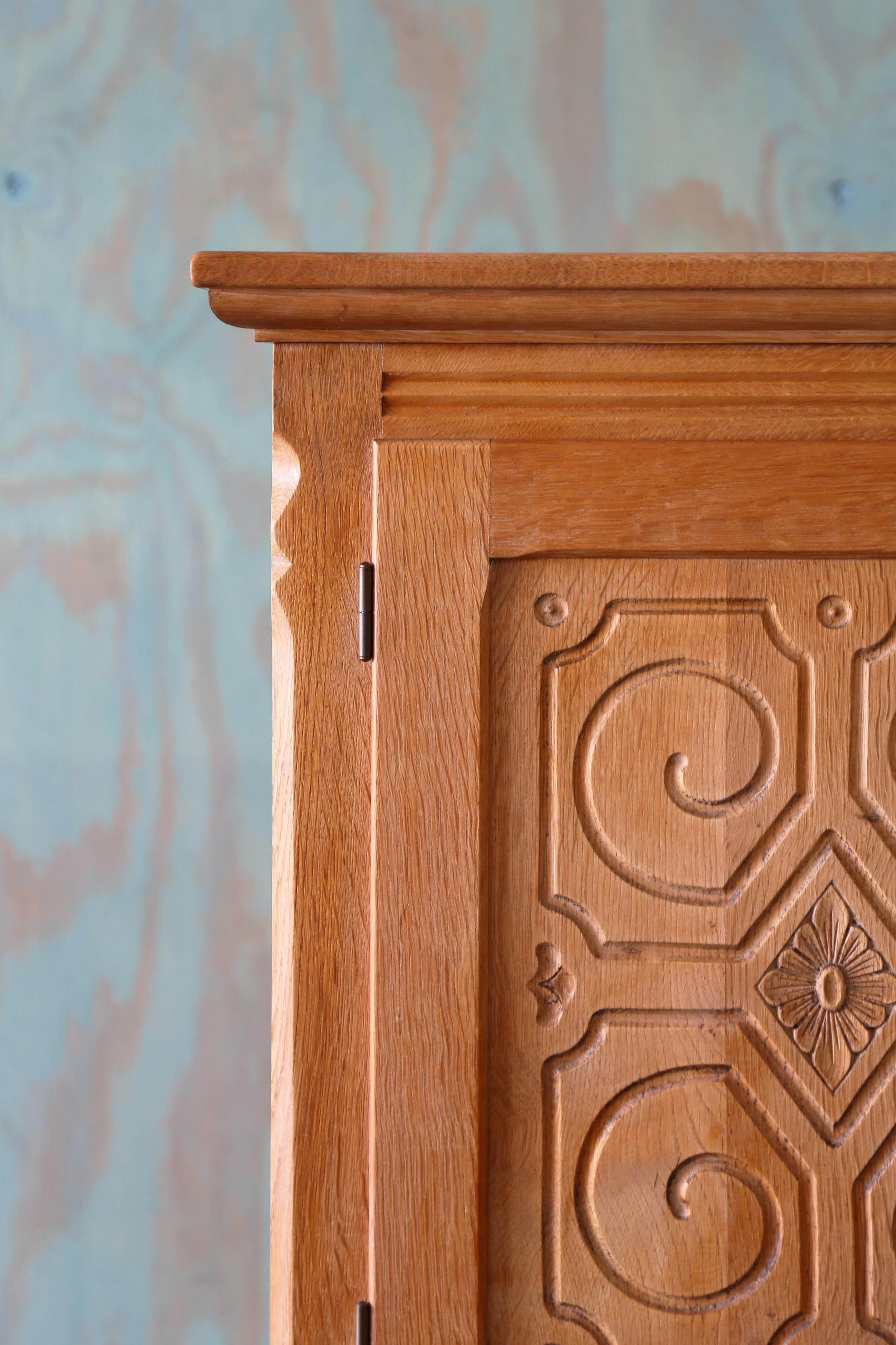 Mid Century Modern Henning Kjaernulf Style Tall Cabinet / Sideboard in White Oak in vendita 8