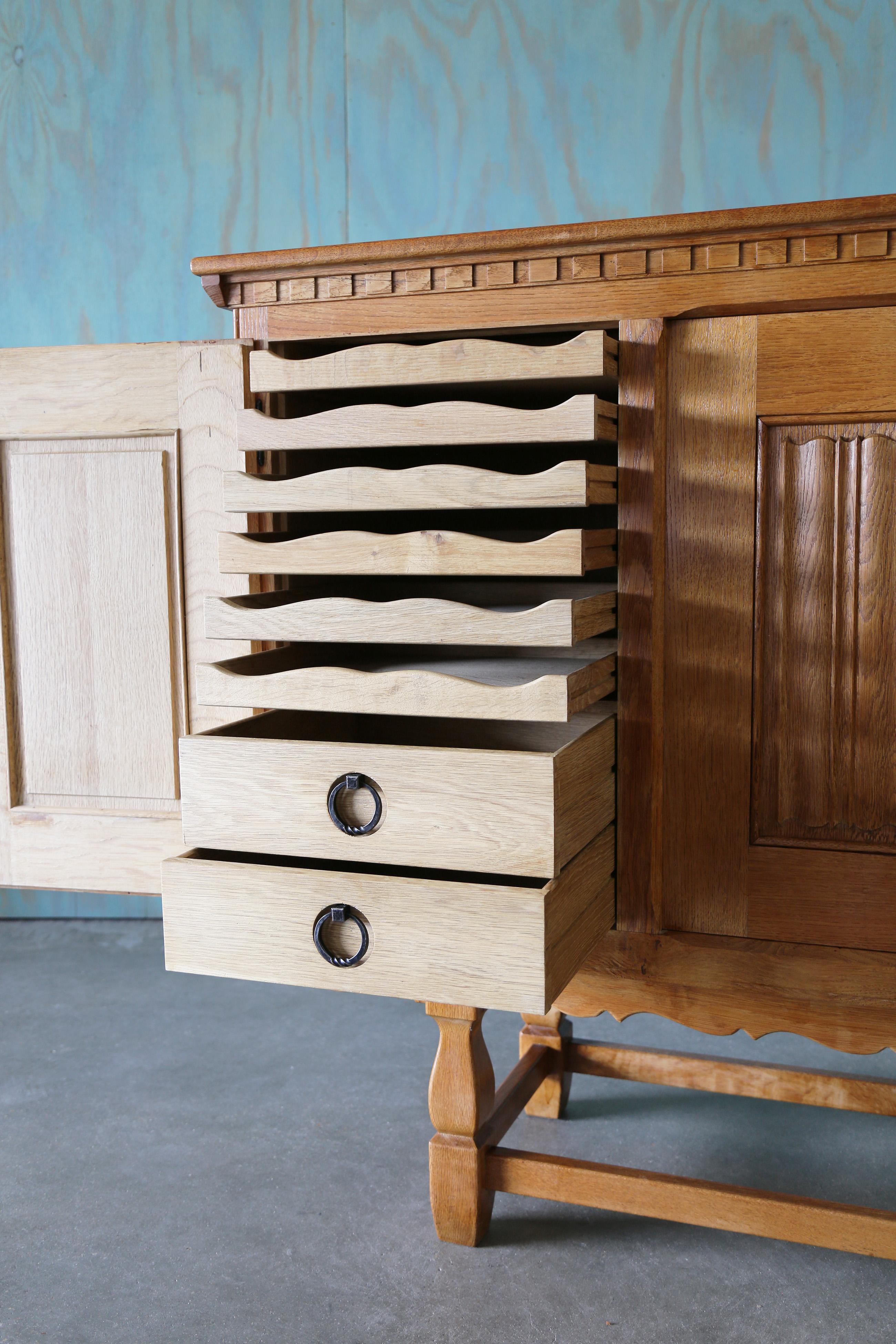 Mid Century Modern Henning Kjaernulf Style Tall Cabinet / Sideboard in White Oak In condizioni buone in vendita a Virginia Beach, VA