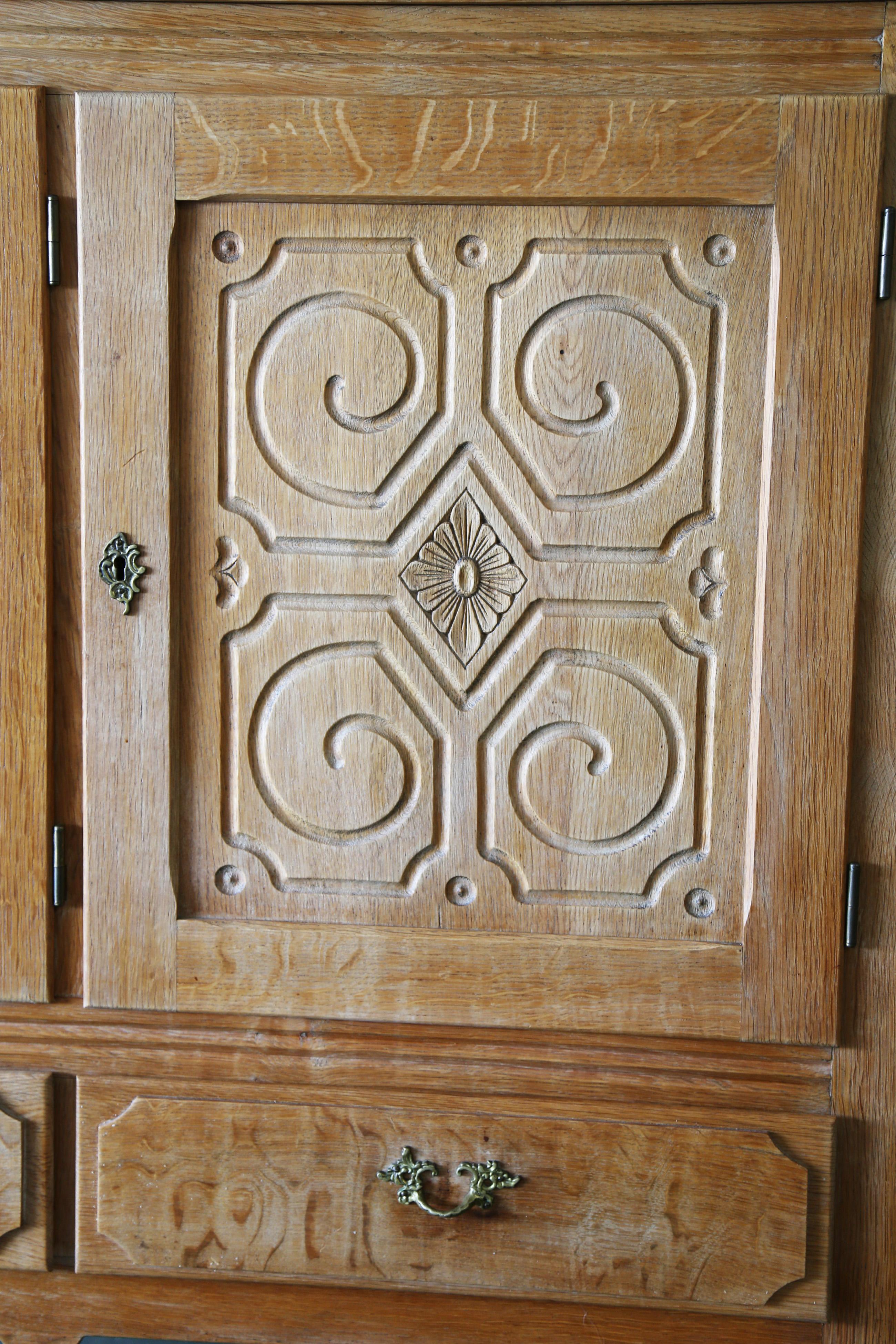 Quercia Mid Century Modern Henning Kjaernulf Style Tall Cabinet / Sideboard in White Oak in vendita