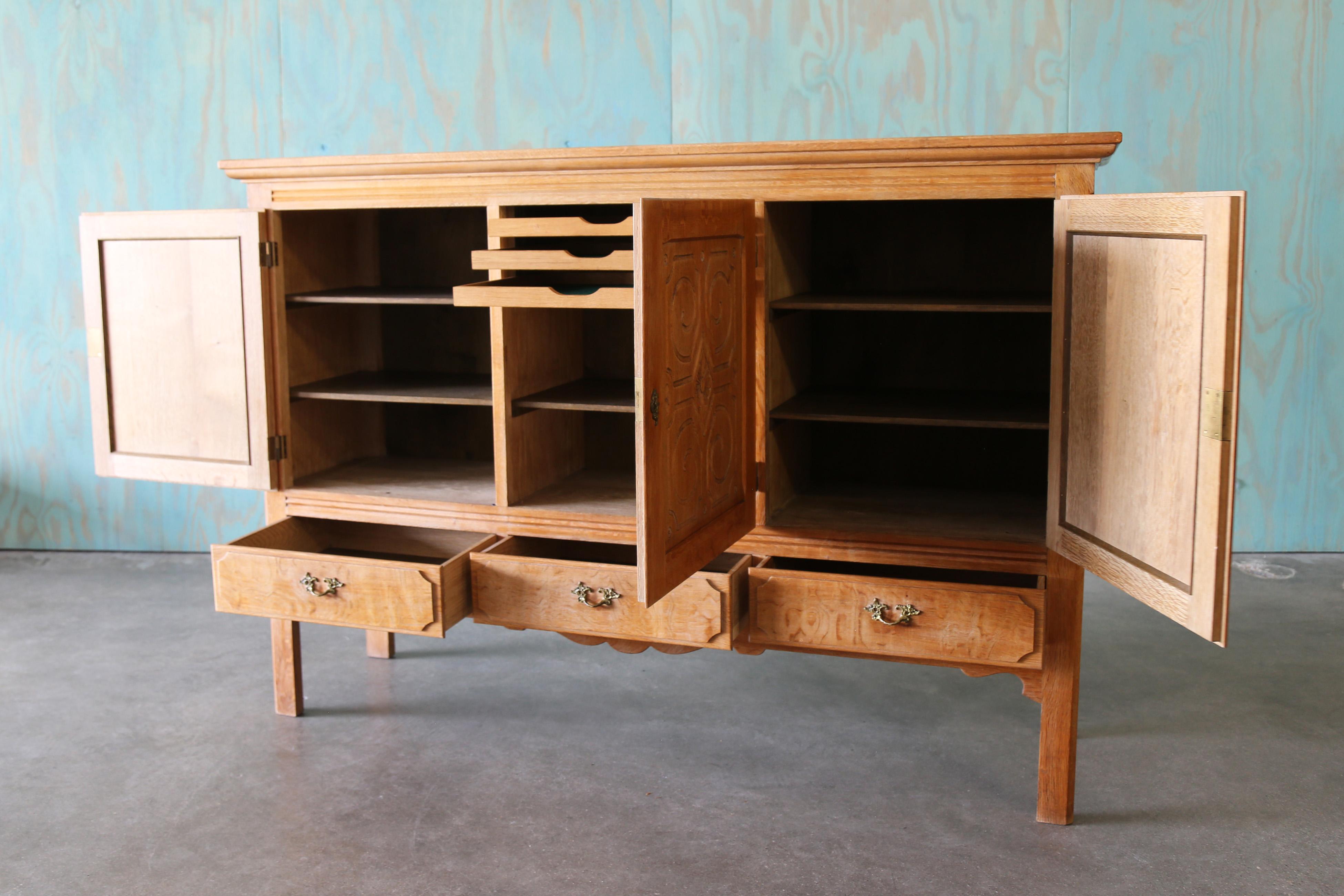 Mid Century Modern Henning Kjaernulf Style Tall Cabinet / Sideboard in White Oak in vendita 2