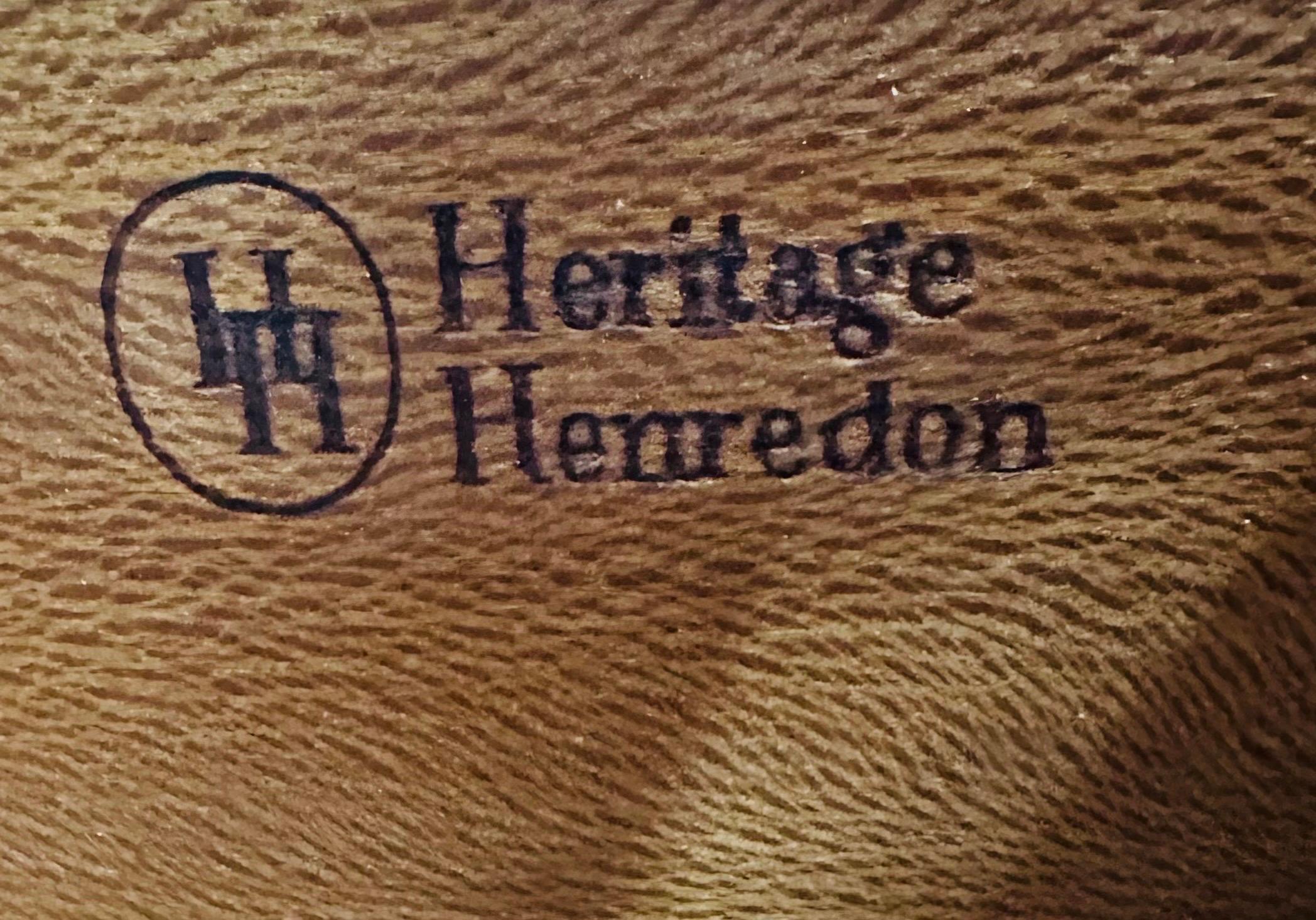 Mid-Century Modern Henredon Walnut Nightstands - Set of 2 For Sale 4