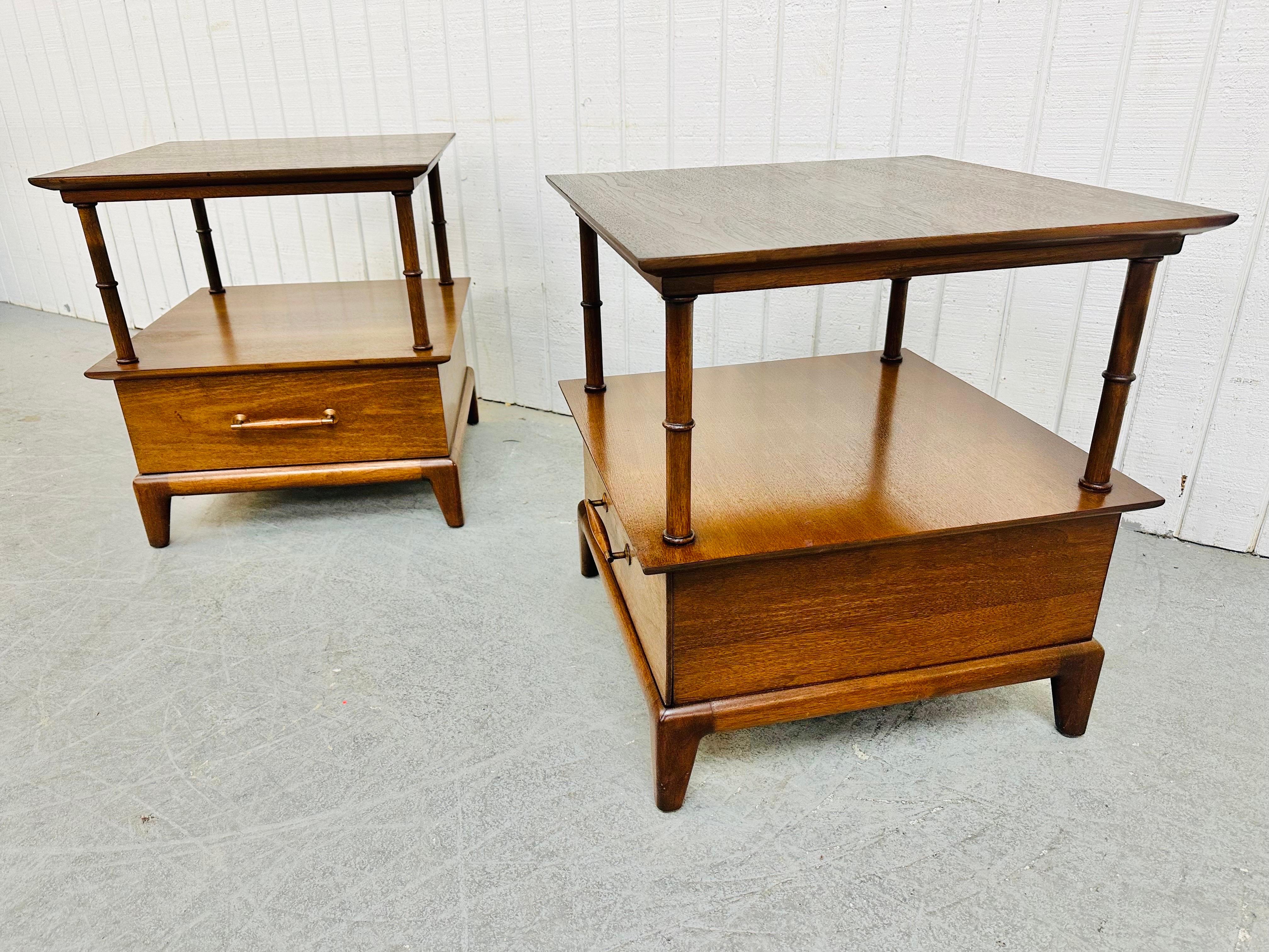 This listing is for a pair Mid-Century Modern Henredon Walnut Nightstands. Featuring a straight line double tier design, rectangular tops, a single drawer for storage, wooden pulls, and a beautiful walnut finish. This is an exceptional combination