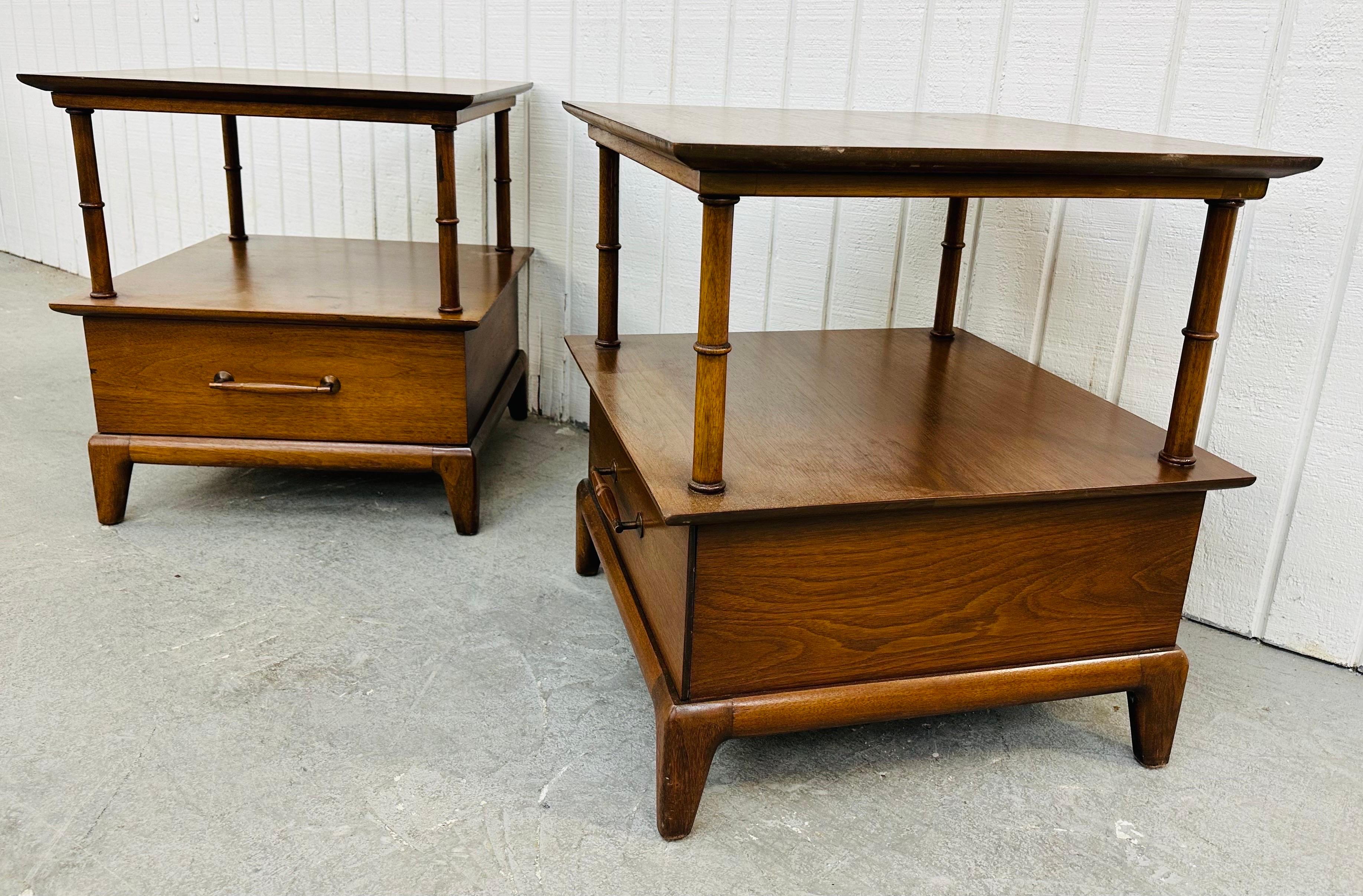 This listing is for a pair of Mid-Century Modern Henredon Walnut Nightstands. Featuring raised square tops resting on wooden pillars, a bottom tier for storage space, a single drawer with wooden pulls, modern legs, and a beautiful walnut finish.