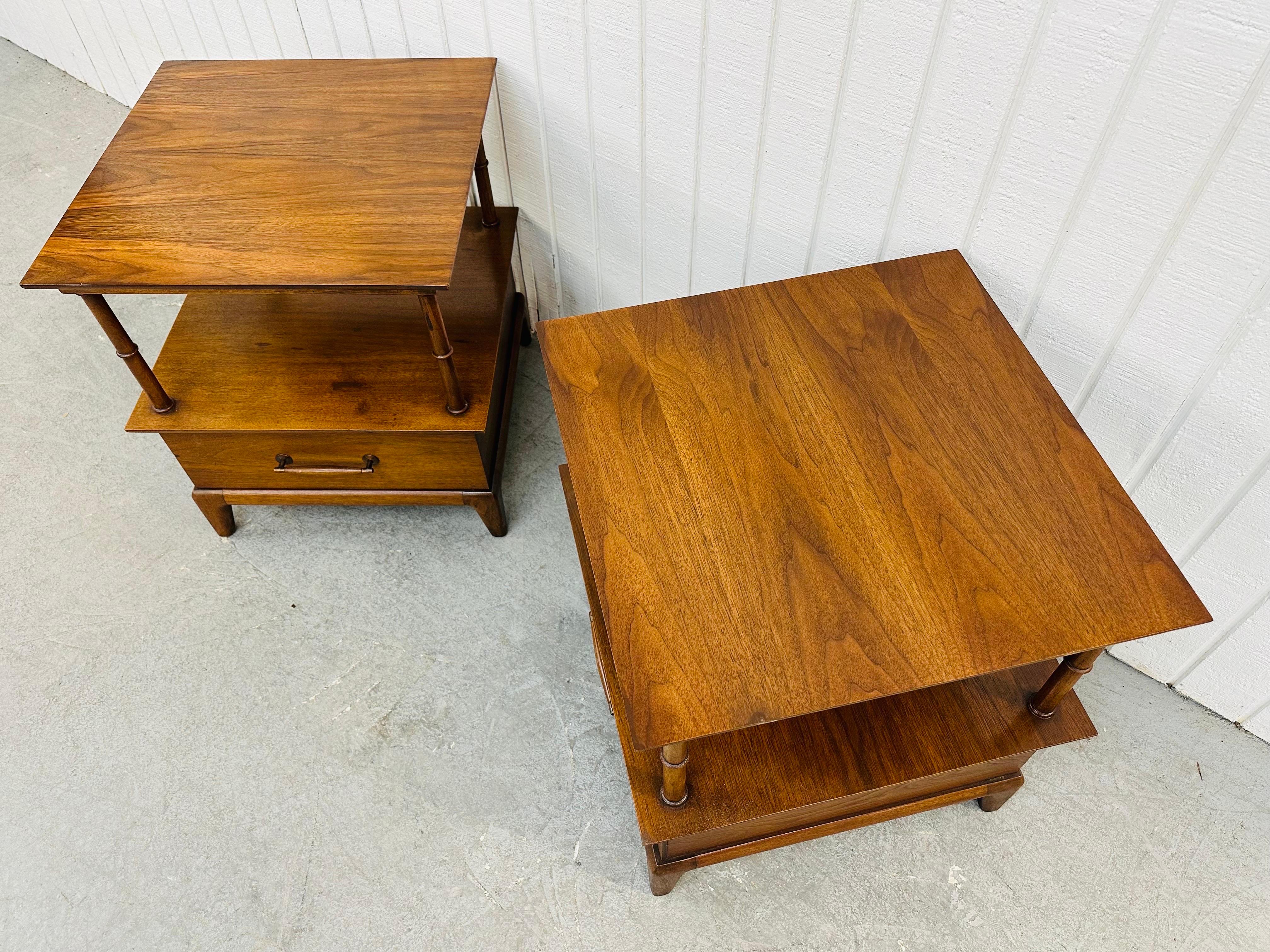 Wood Mid-Century Modern Henredon Walnut Nightstands - Set of 2 For Sale