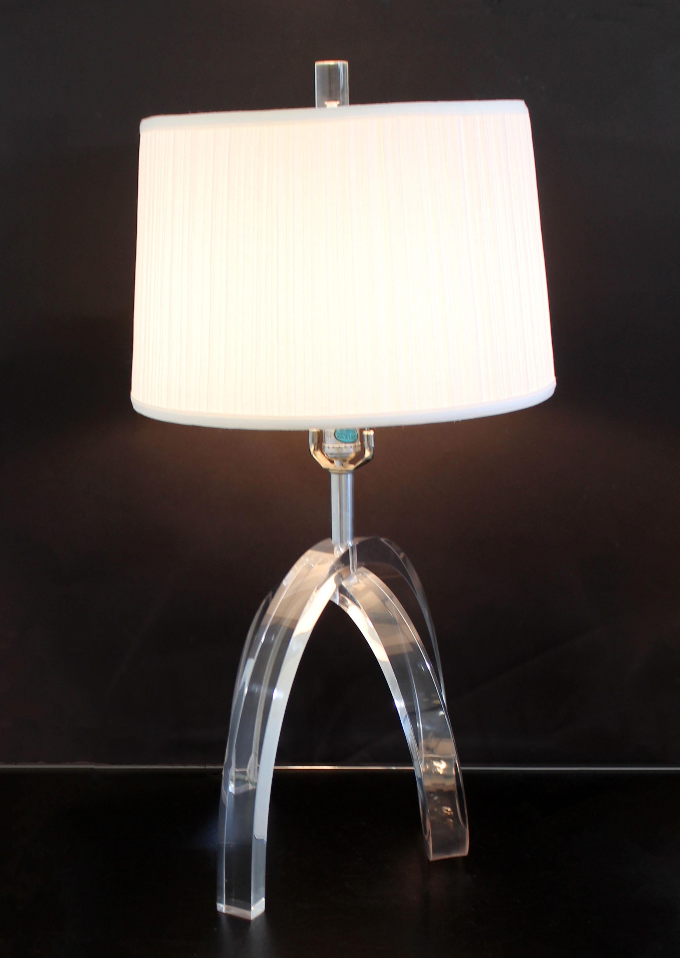 For your consideration is a fabulous table lamp, made of sculptural Lucite in a pretzel shape, with its original finial, by Herb Ritts for Astrolite, circa 1970s. In excellent condition. The dimensions of the lamp are 13