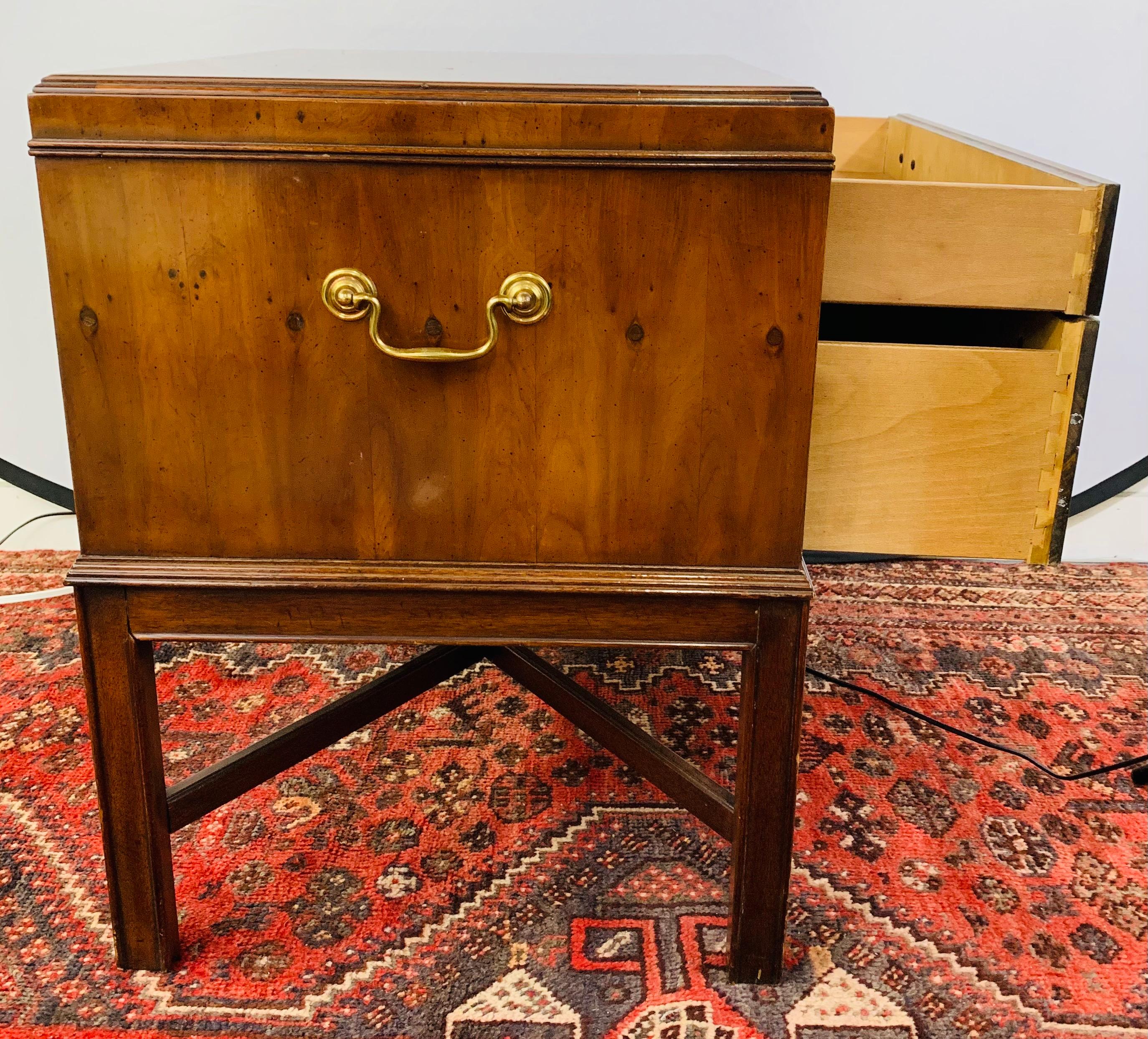 Mid-Century Modern Heritage Walnut Burl Wood Chest, End Table or Nightstand For Sale 10