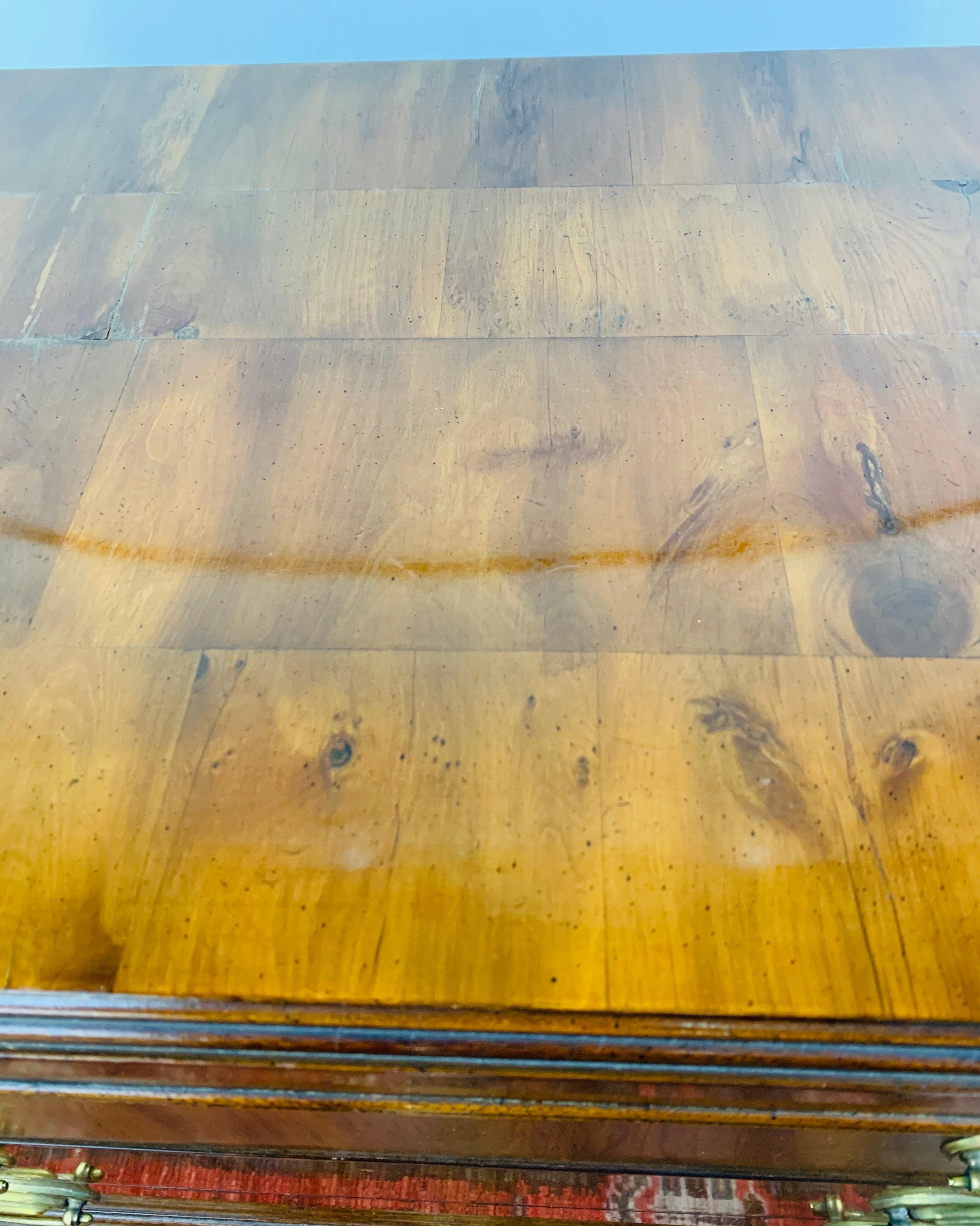 Coffre en bois de ronce de noyer, table d'extrémité ou table de nuit, style héritage moderne du milieu du siècle dernier Bon état - En vente à Plainview, NY
