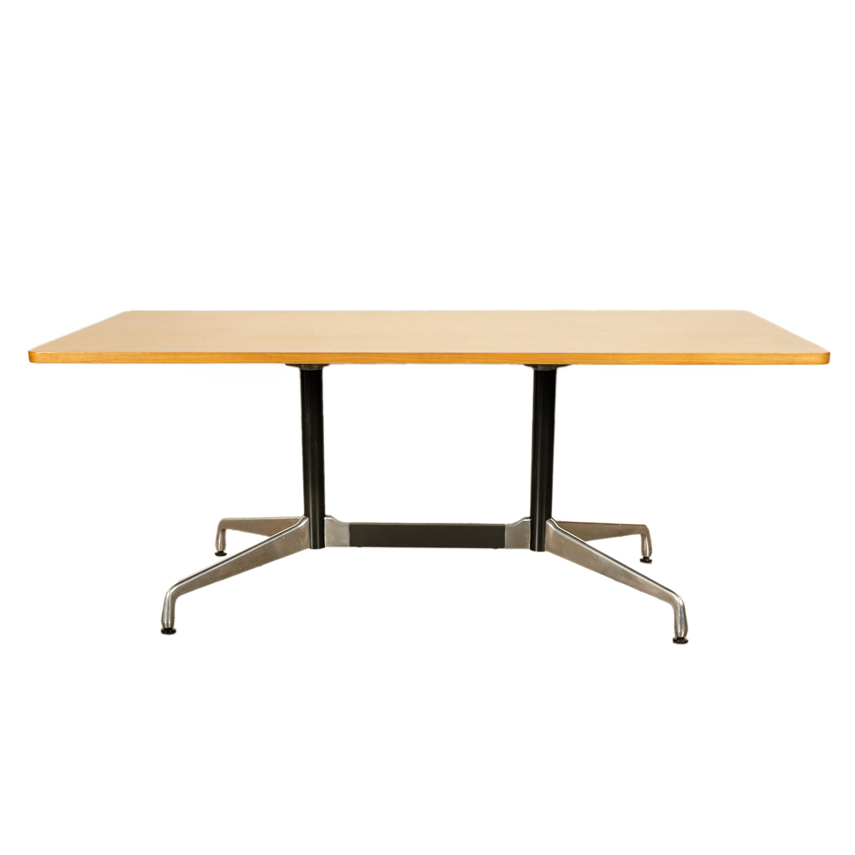 Table de conférence en frêne Herman Miller Charles and Ray Eames Mid Century Modern en vente 3