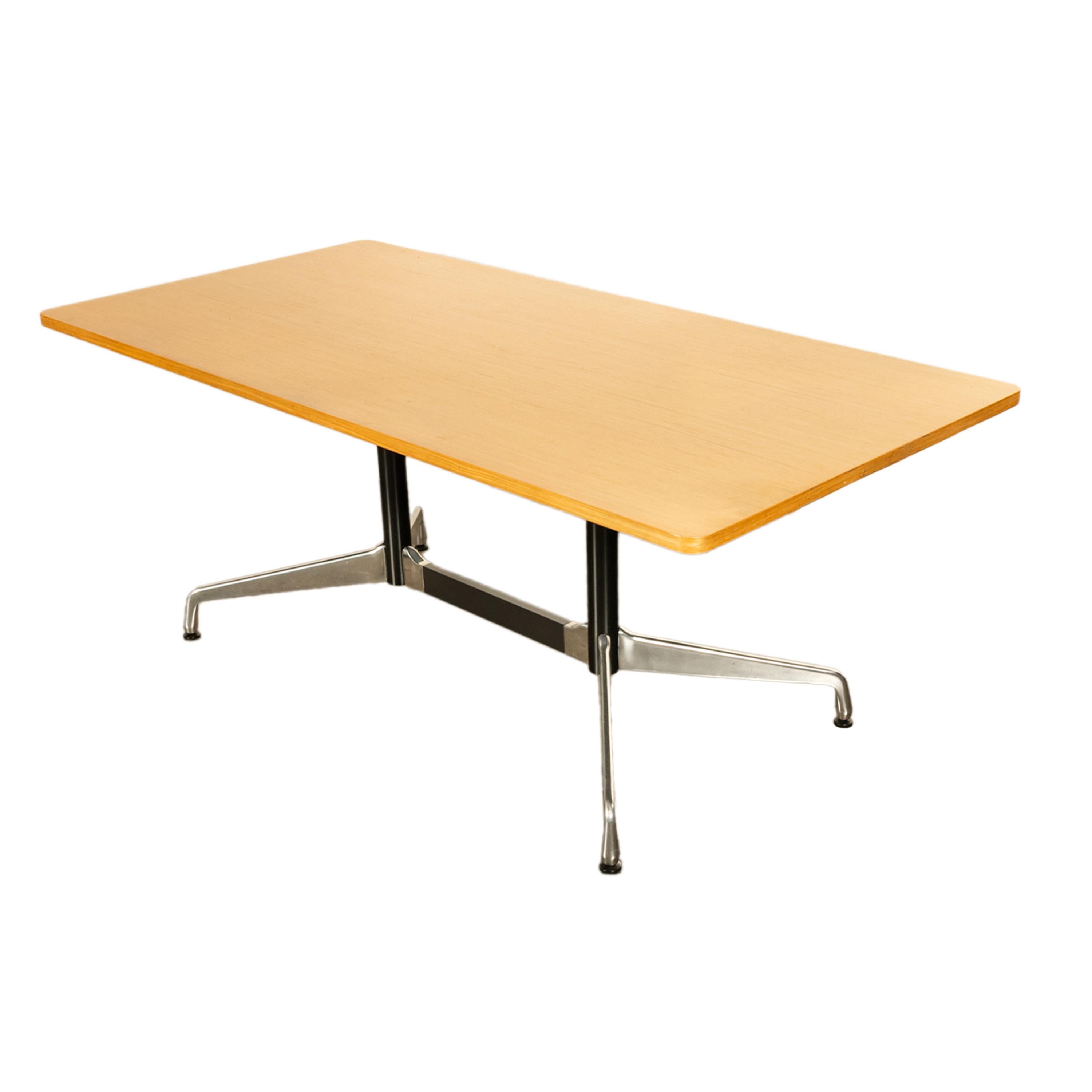 Américain Table de conférence en frêne Herman Miller Charles and Ray Eames Mid Century Modern en vente