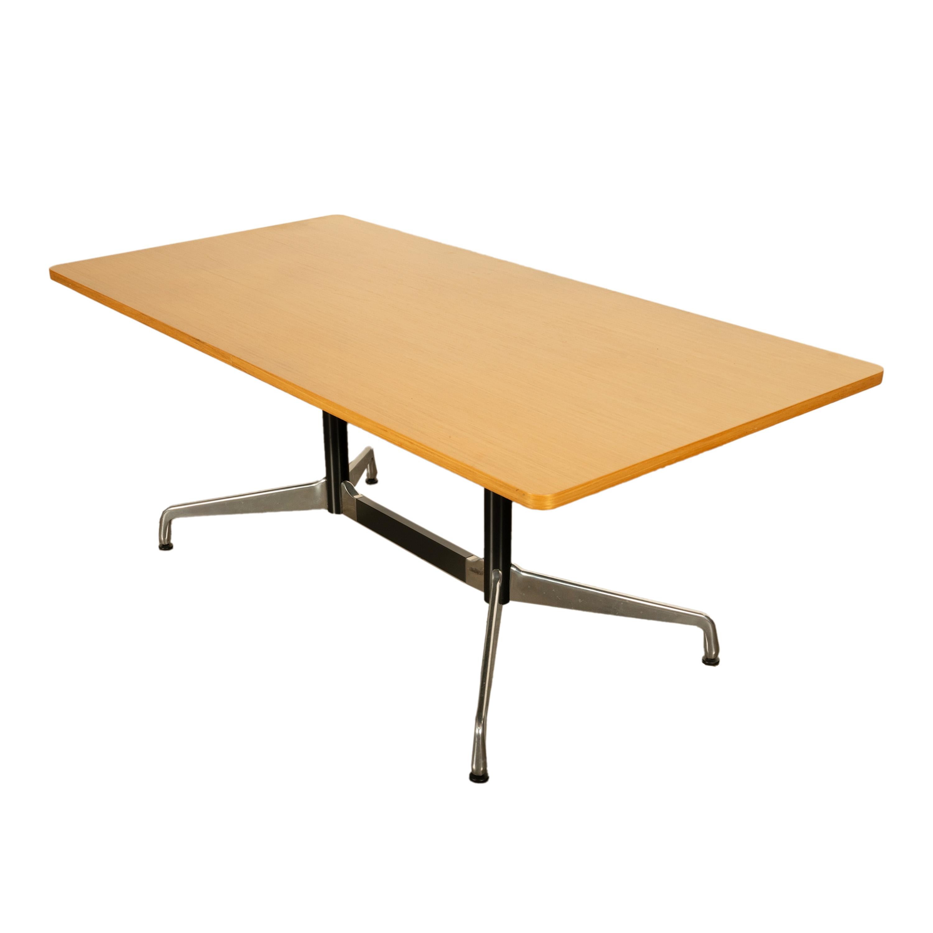 20ième siècle Table de conférence en frêne Herman Miller Charles and Ray Eames Mid Century Modern en vente