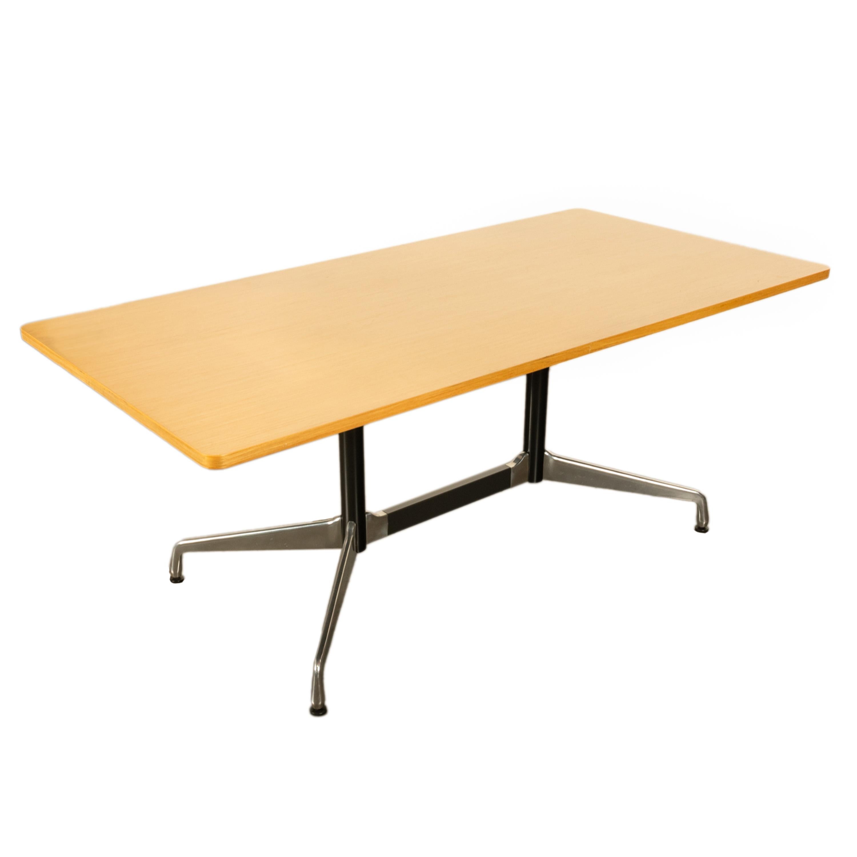 Table de conférence en frêne Herman Miller Charles and Ray Eames Mid Century Modern en vente 2