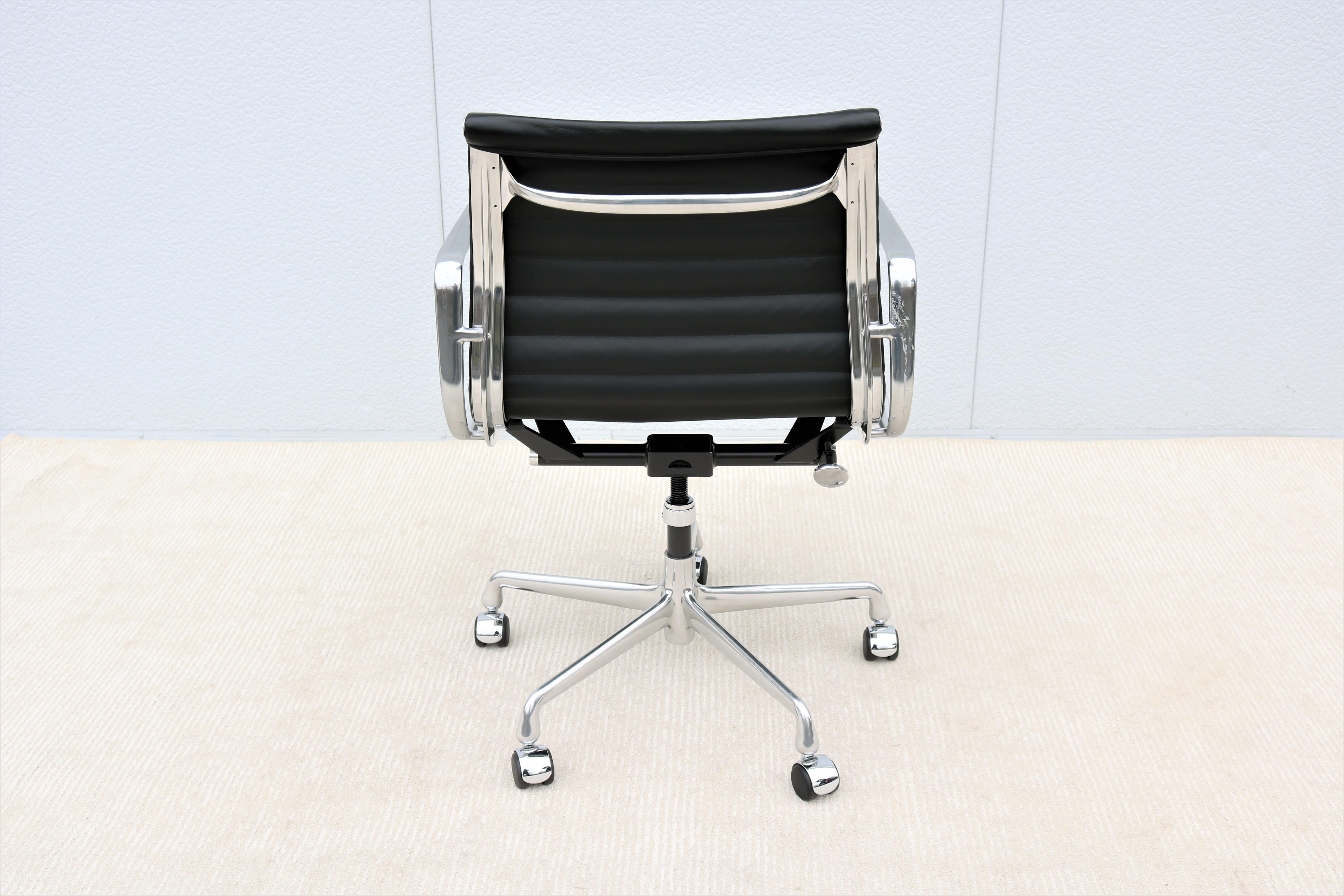 Contemporary Mid-Century Modern Herman Miller Eames Aluminum Group Black Management Chair