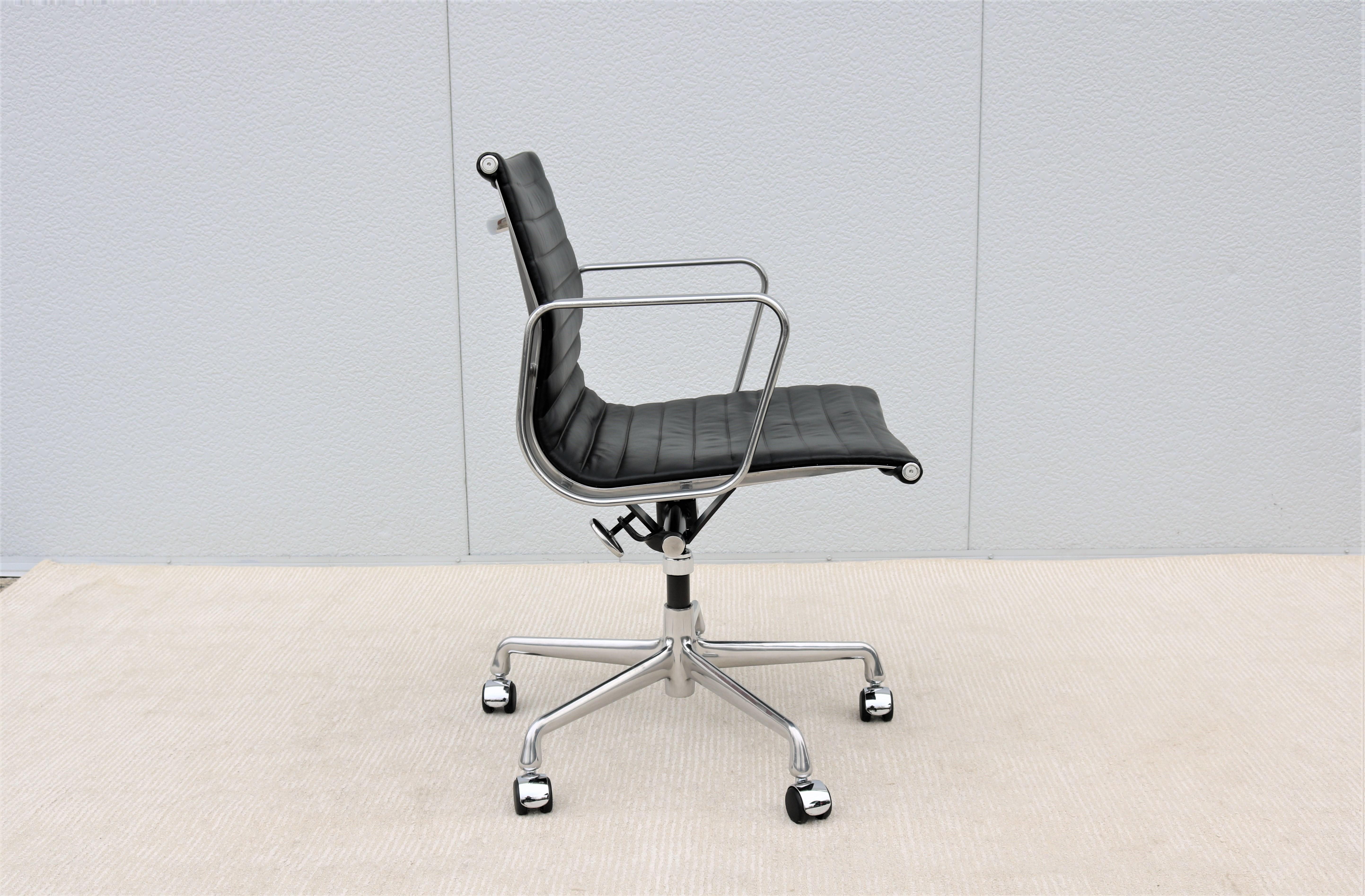Leather Mid-Century Modern Herman Miller Eames Aluminum Group Black Management Chair