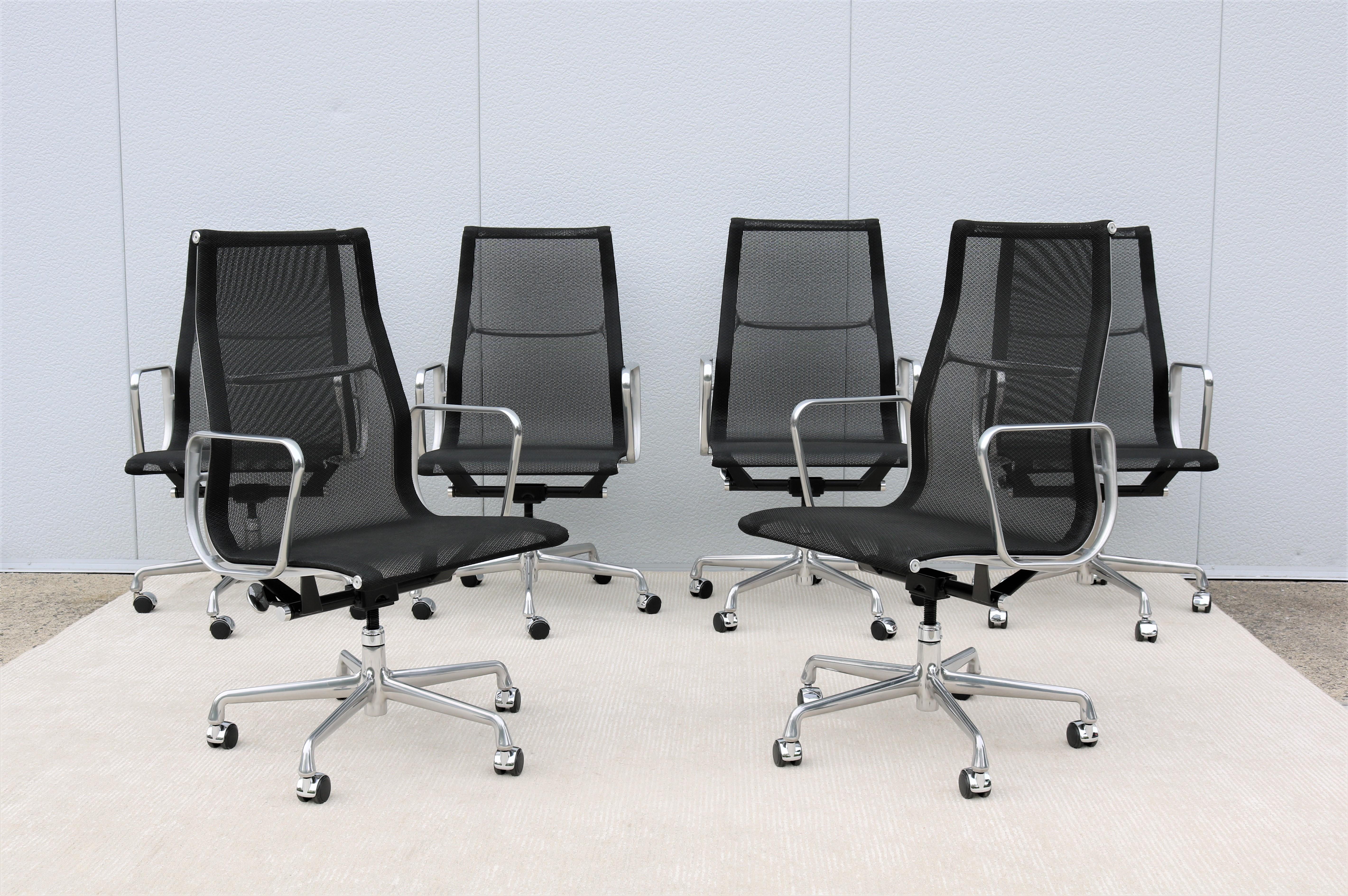 Mid-Century Modern Herman Miller Eames Aluminum Group Black Mesh Executive Chair For Sale 2