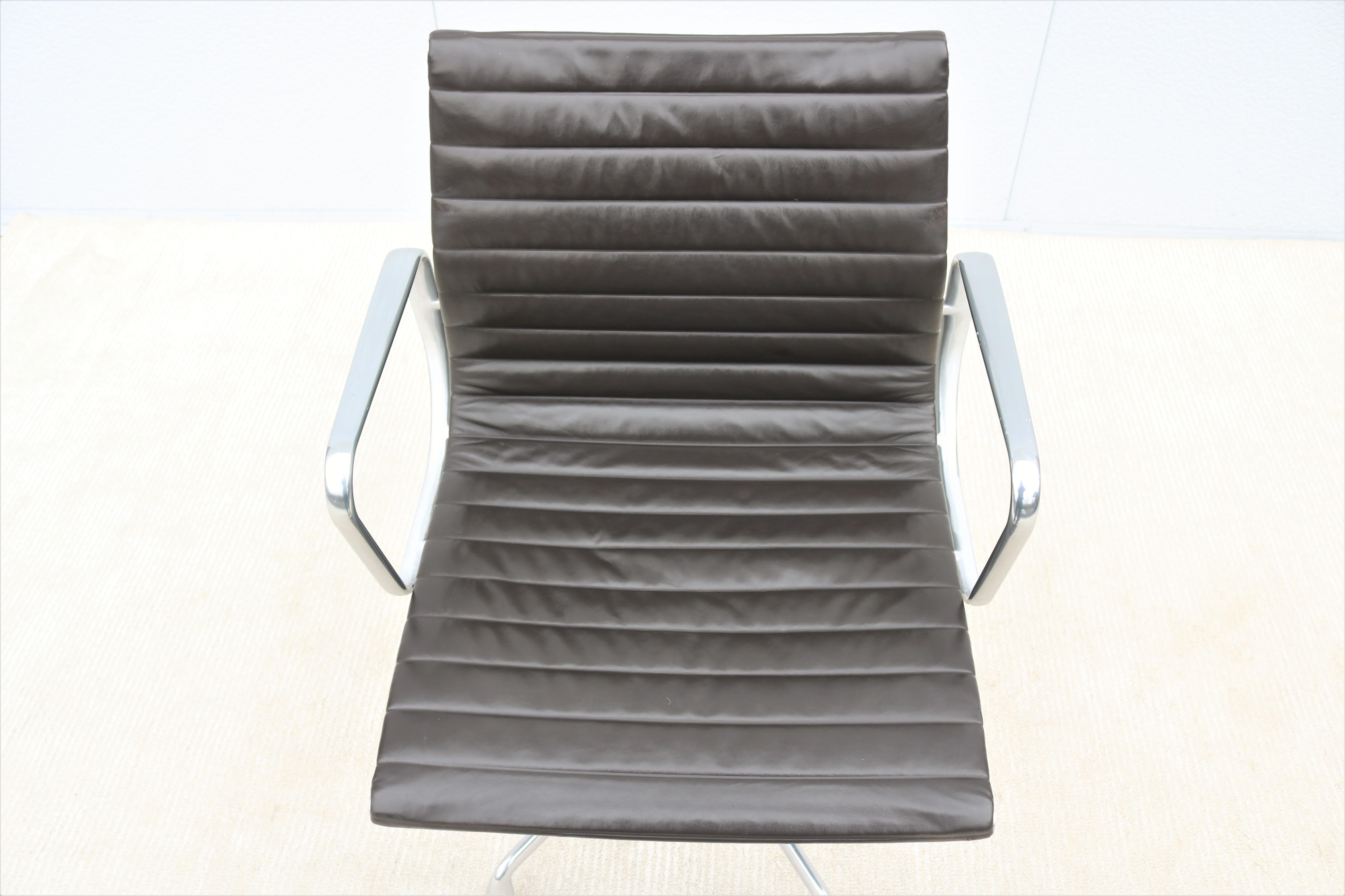 Herman Miller Eames Aluminium Group Leder- Management-Stuhl, Moderne der Mitte des Jahrhunderts im Angebot 9