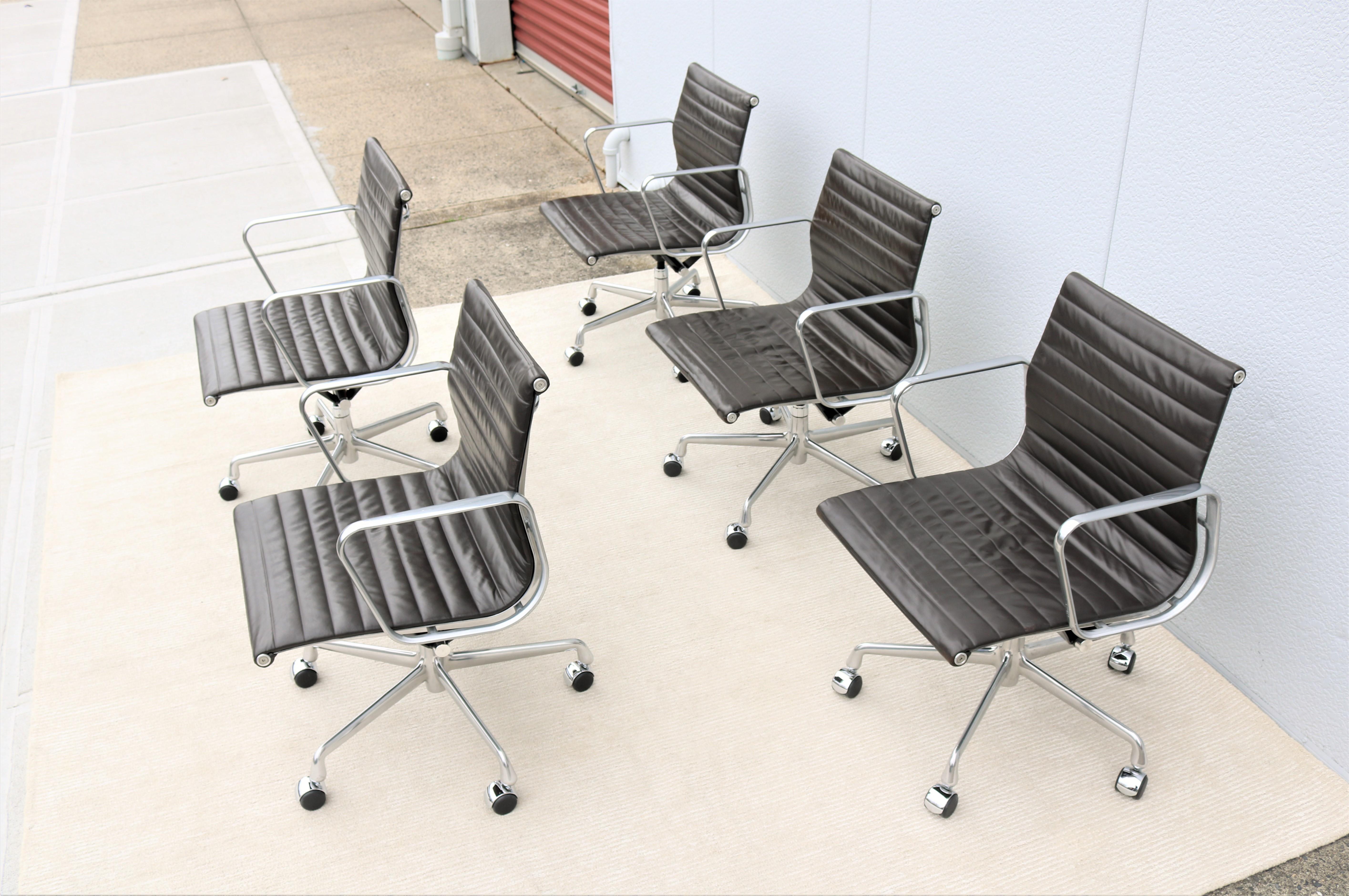 Herman Miller Eames Aluminium Group Leder- Management-Stuhl, Moderne der Mitte des Jahrhunderts im Angebot 3