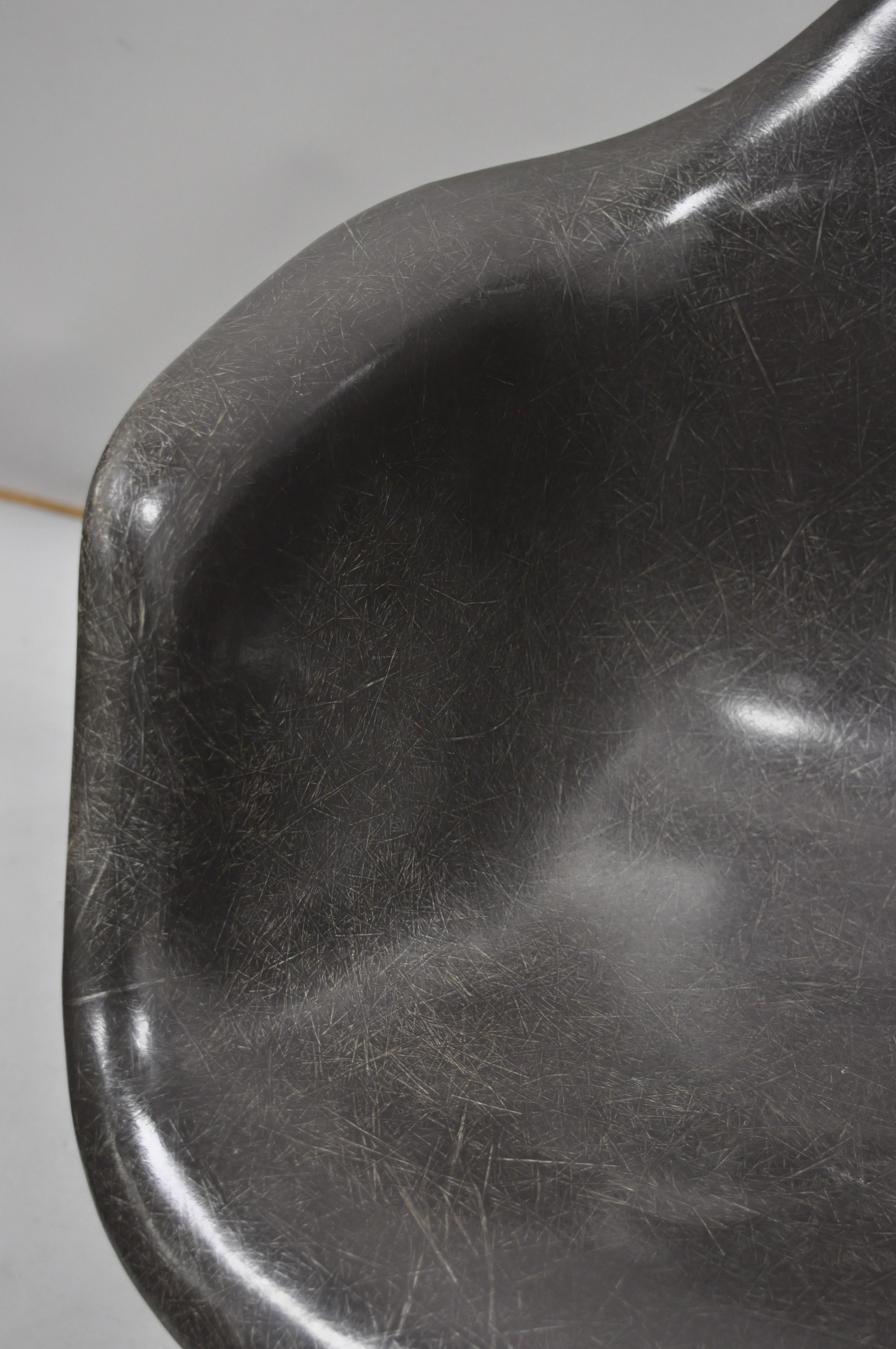 Metal Mid-Century Modern Herman Miller Eames Black Fiberglass RAR Rocker Rocking Chair