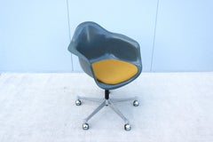 Mid-Century Modern Herman Miller Eames Molded Fiberglass Gray Desk Task Armchair