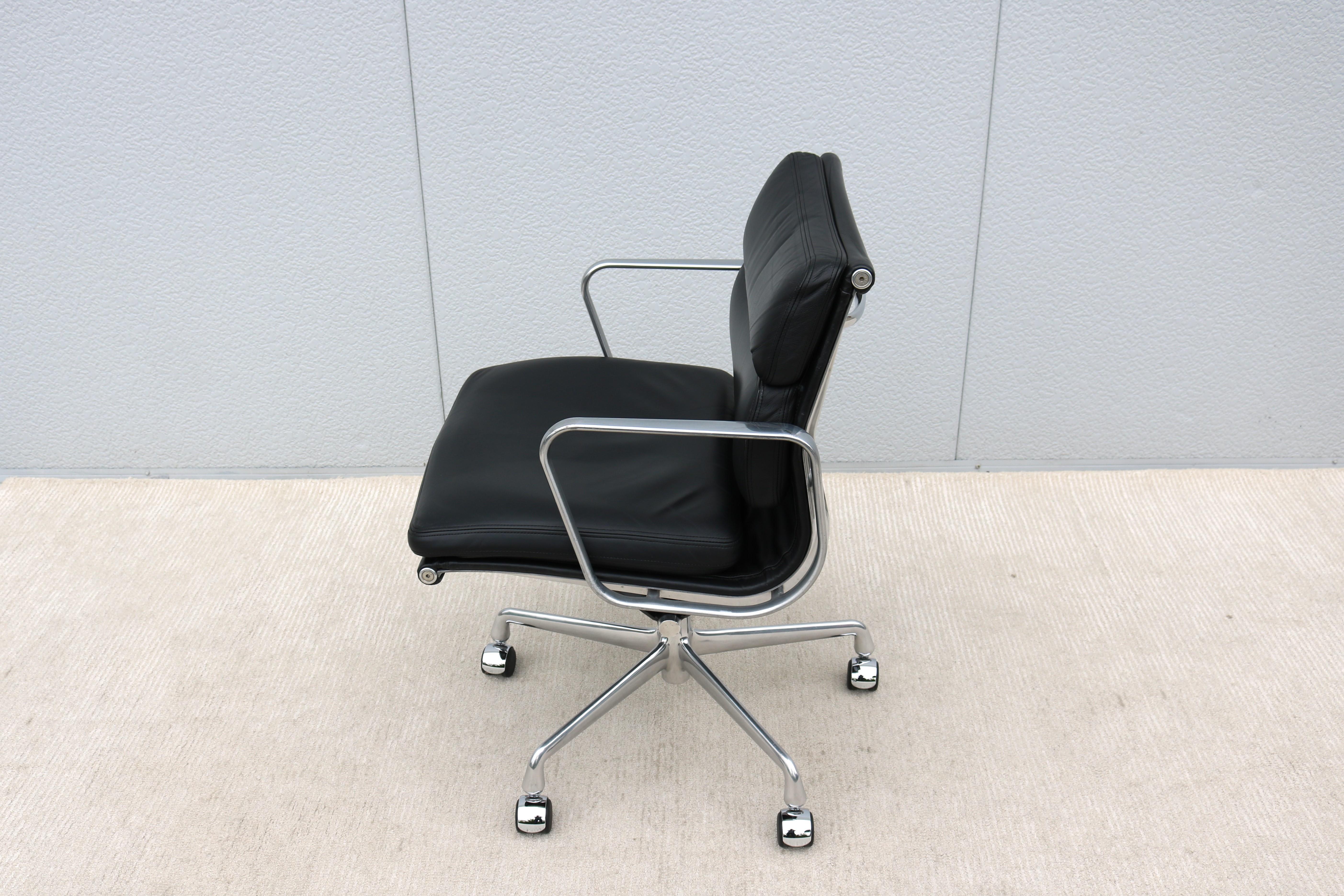 Mid-Century Modern Herman Miller Eames Soft Pad Black Leather Management Chair 3