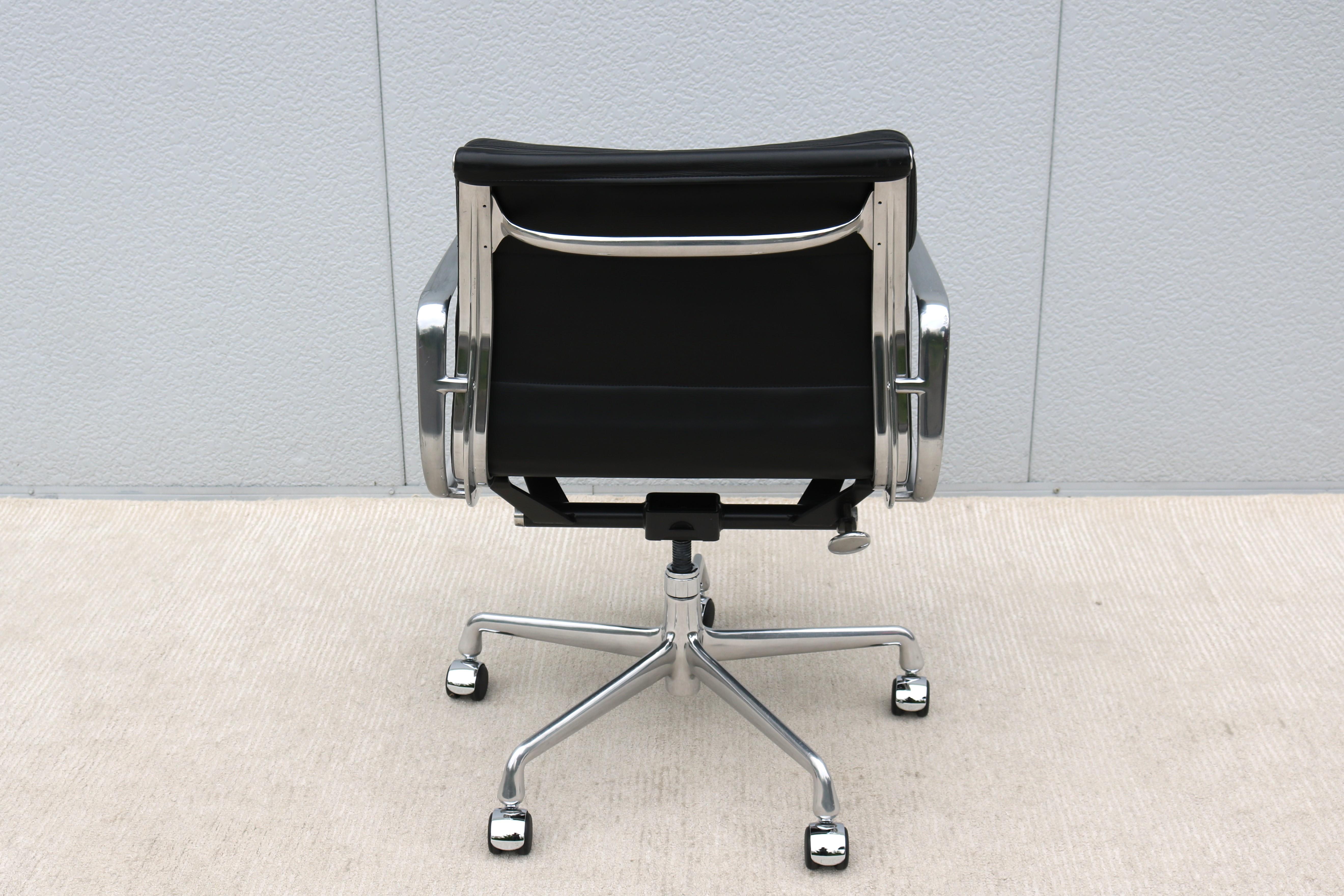 Mid-Century Modern Herman Miller Eames Soft Pad Black Leather Management Chair 4