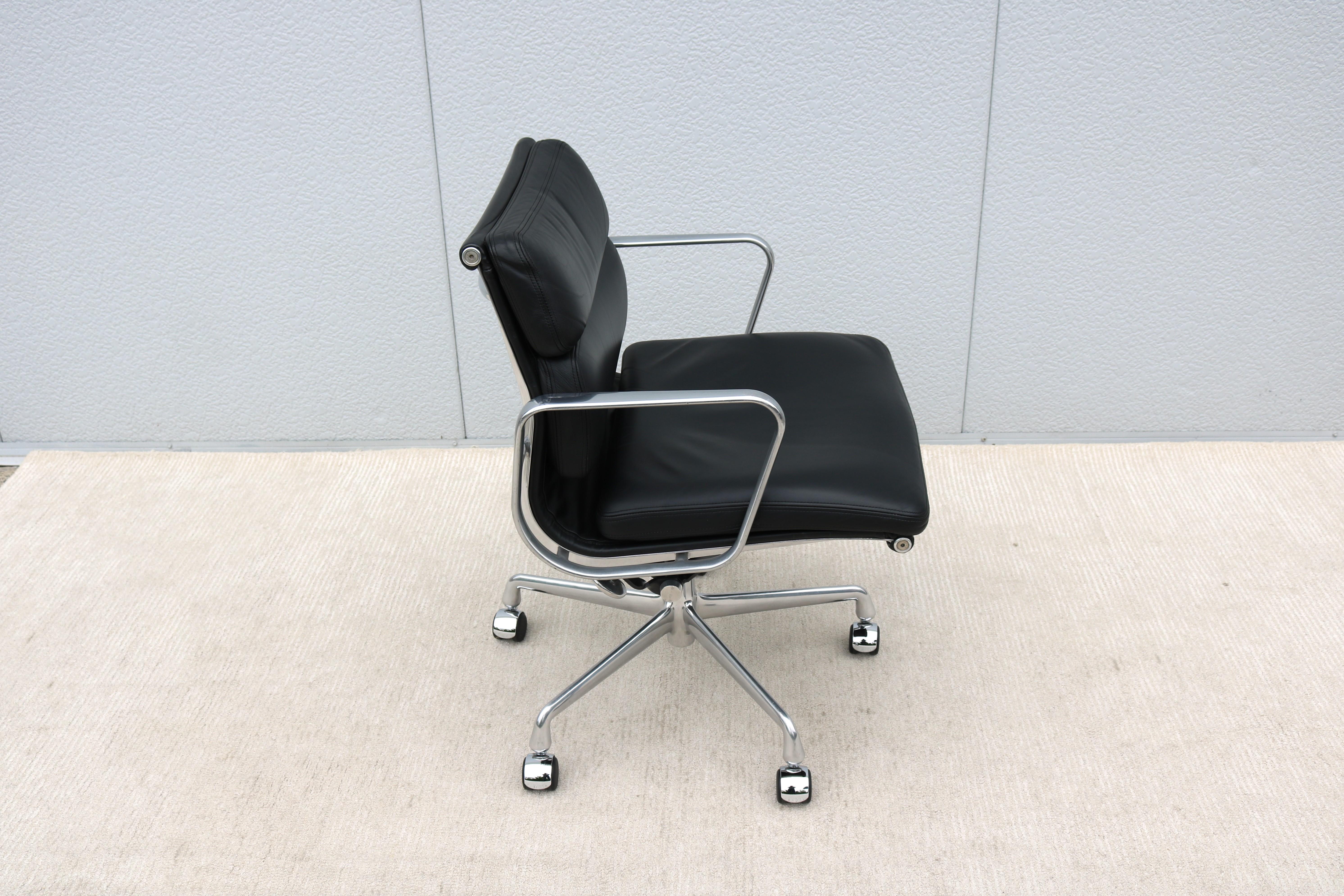 Mid-Century Modern Herman Miller Eames Soft Pad Black Leather Management Chair 5