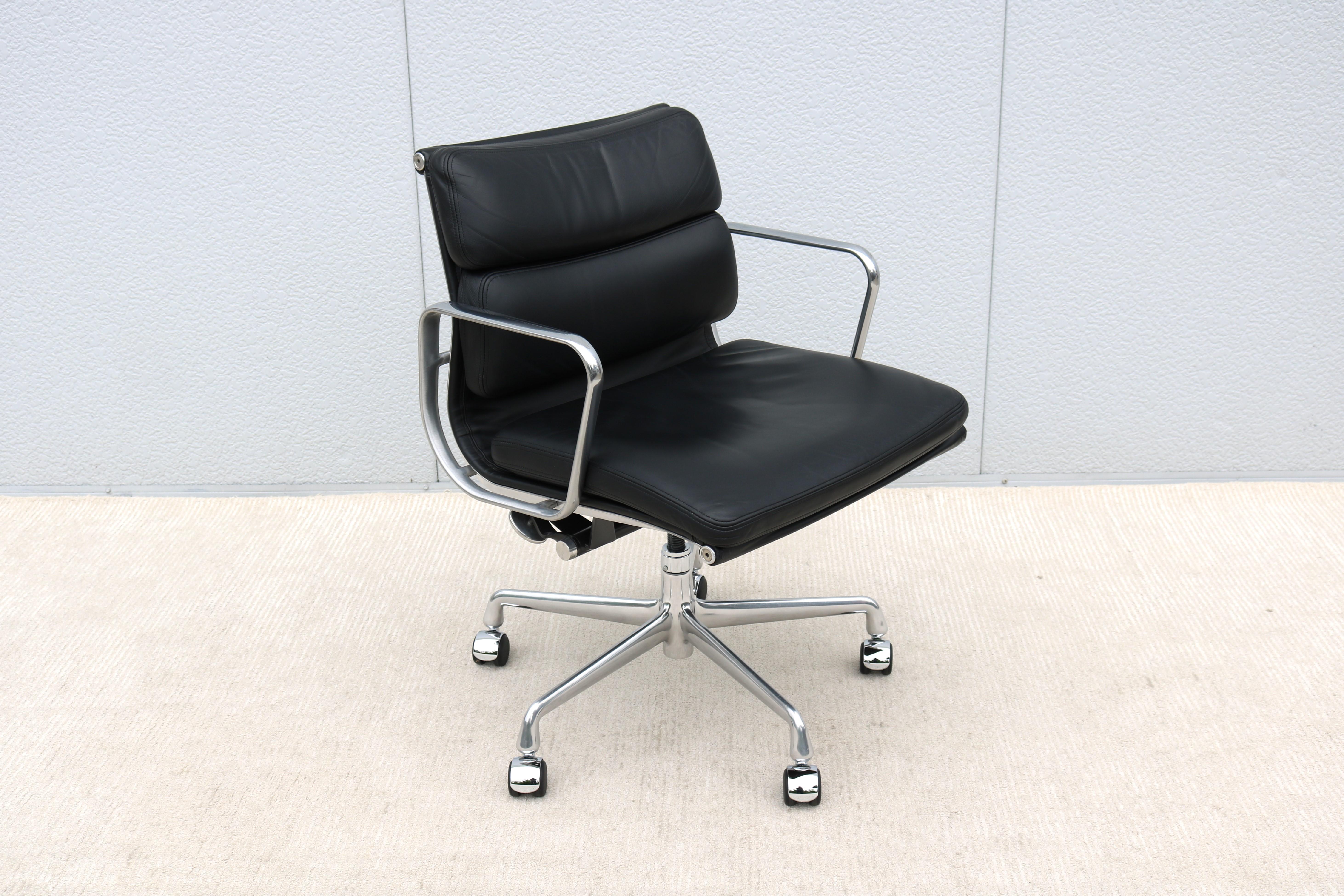 American Mid-Century Modern Herman Miller Eames Soft Pad Black Leather Management Chair