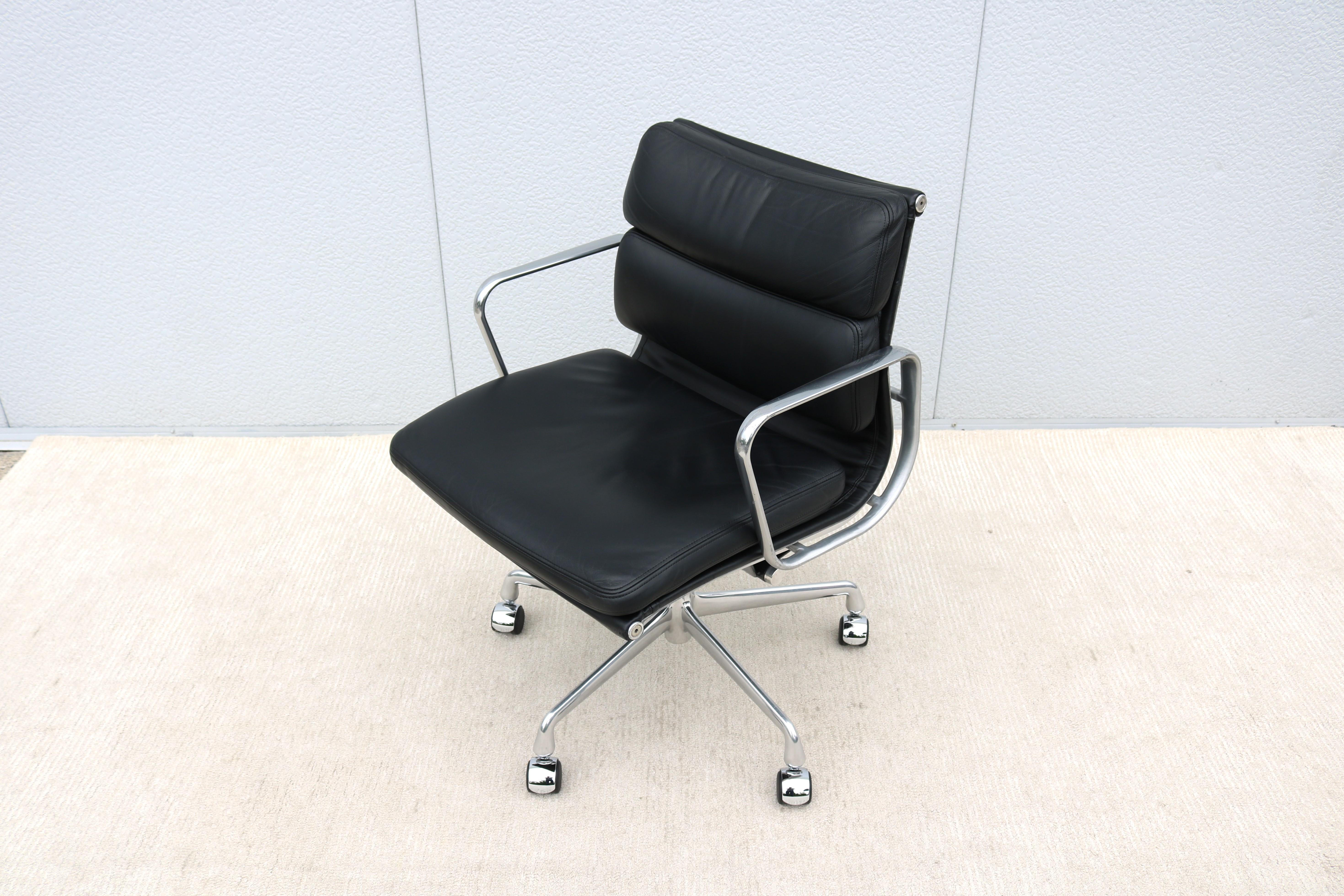 Aluminum Mid-Century Modern Herman Miller Eames Soft Pad Black Leather Management Chair