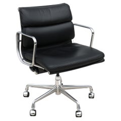 Silla de dirección moderna de mediados de siglo Herman Miller Eames Soft Pad de cuero negro