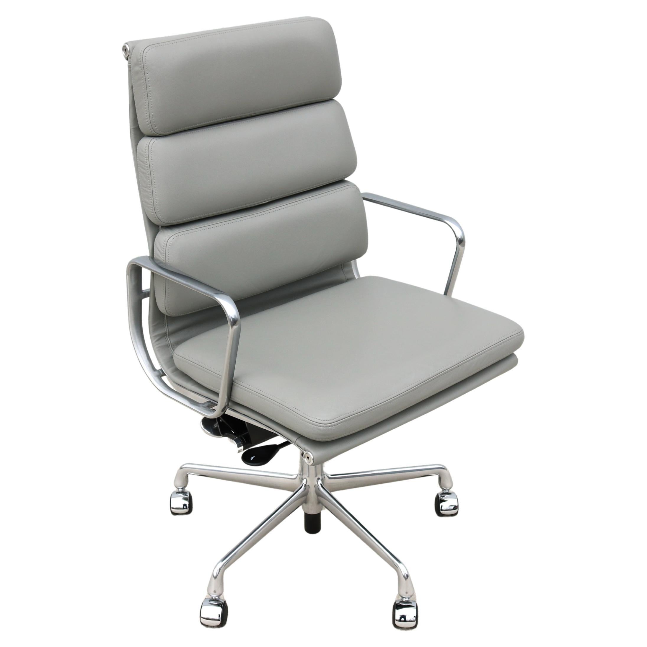 Mid-Century Modern Herman Miller Eames Soft Pad Executive Chair in Gray Leather For Sale