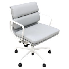Mid-Century Modern Herman Miller Eames Soft Pad Management Chair in Gray Leather