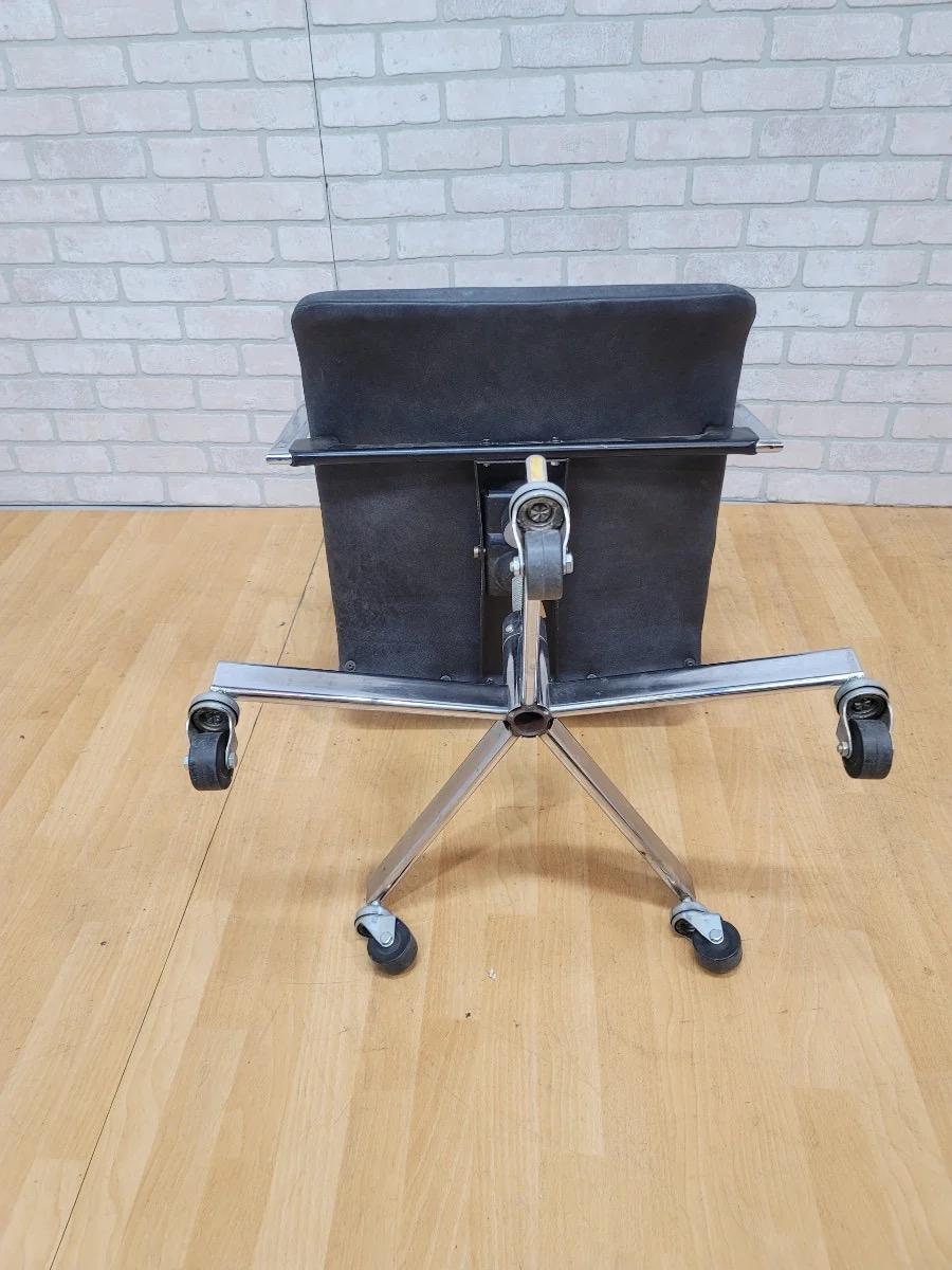 Mid Century Modern Herman Miller High Back Swivel Office Chair Newly Upholstered For Sale 3