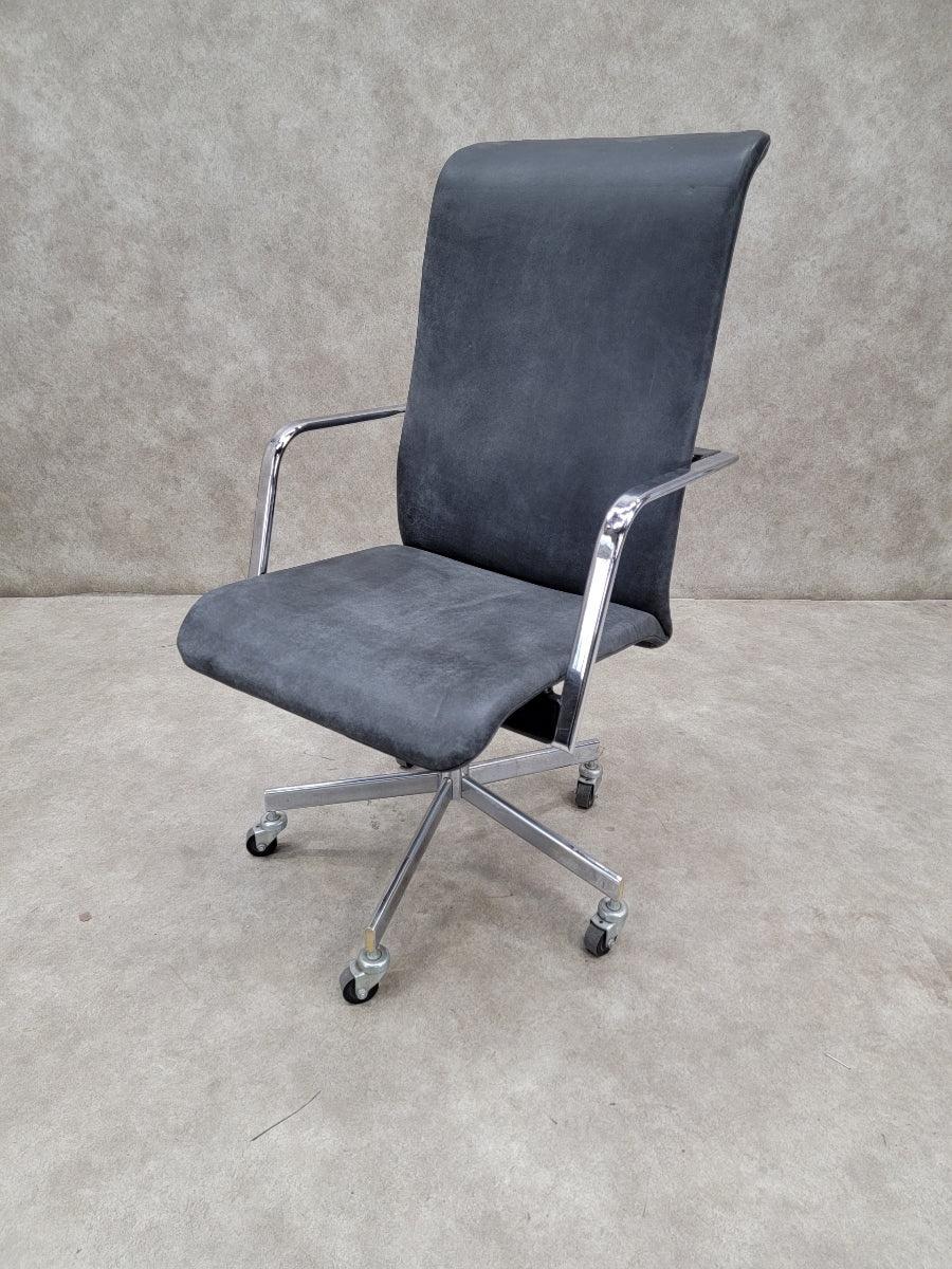 Mid Century Modern Peter Protzman for Herman Miller High Back Swivel Office Chair on Casters Newly Upholstered with Black Distressed Italian Leather

Circa Mid 20th Century 

Tagged 

