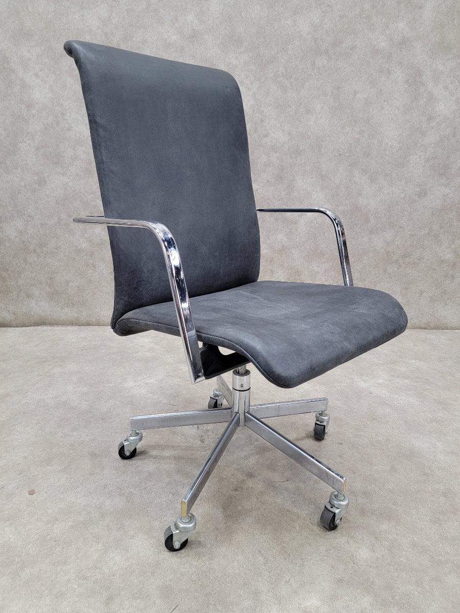 20th Century Mid Century Modern Herman Miller High Back Swivel Office Chair Newly Upholstered For Sale