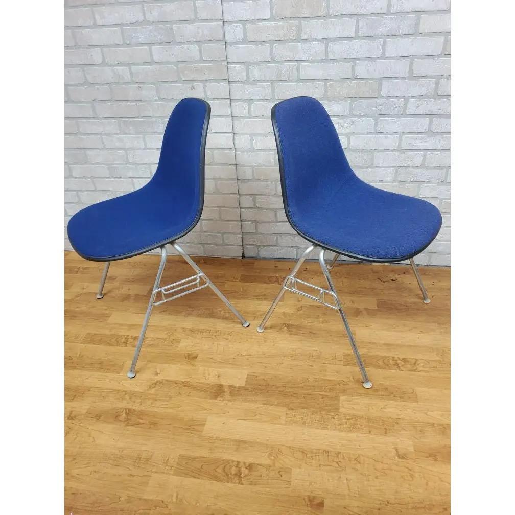 XX secolo Sedie laterali a conchiglia di Herman Miller in tessuto blu - Set di 4 sedie del Medioevo moderno in vendita