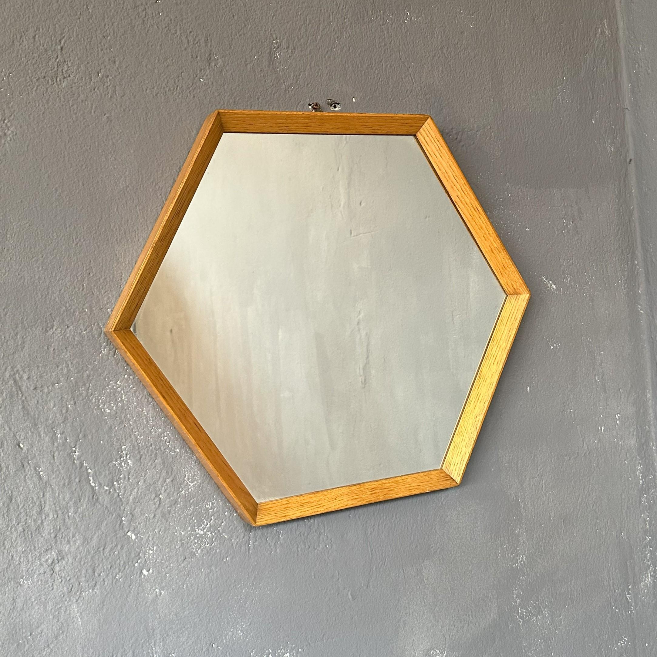 Mid-Century Modern hexagonal Mirror with oak wood frame 1960 Italian manufacture In Good Condition For Sale In Milan, IT