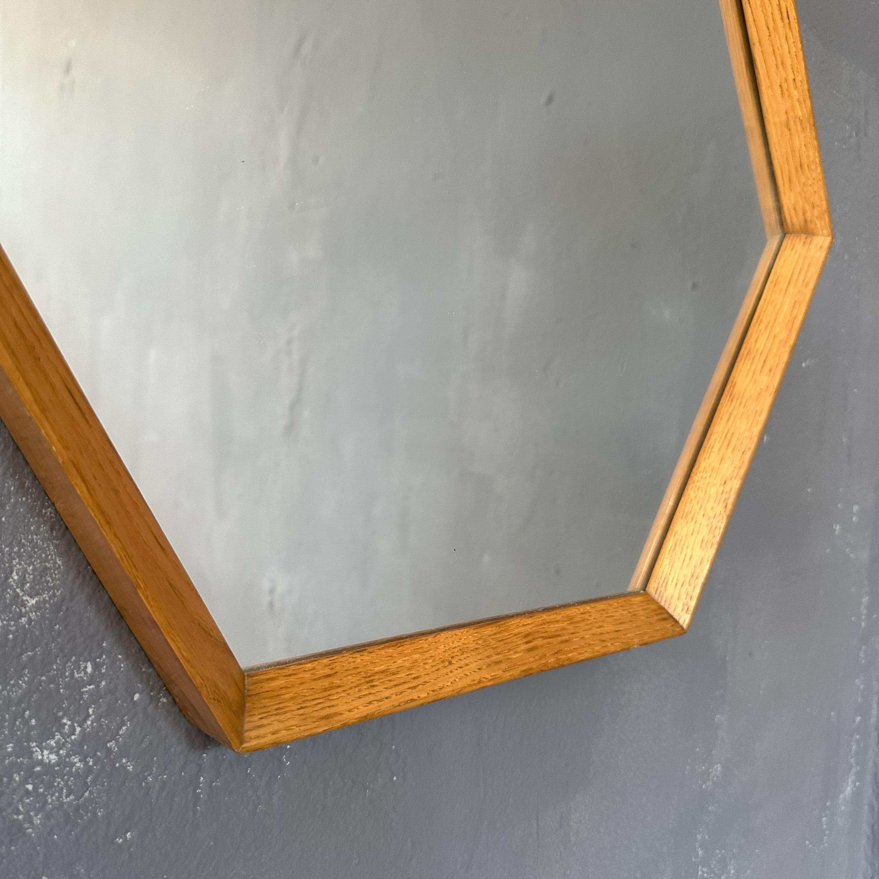 Mid-Century Modern hexagonal Mirror with oak wood frame 1960 Italian manufacture For Sale 2