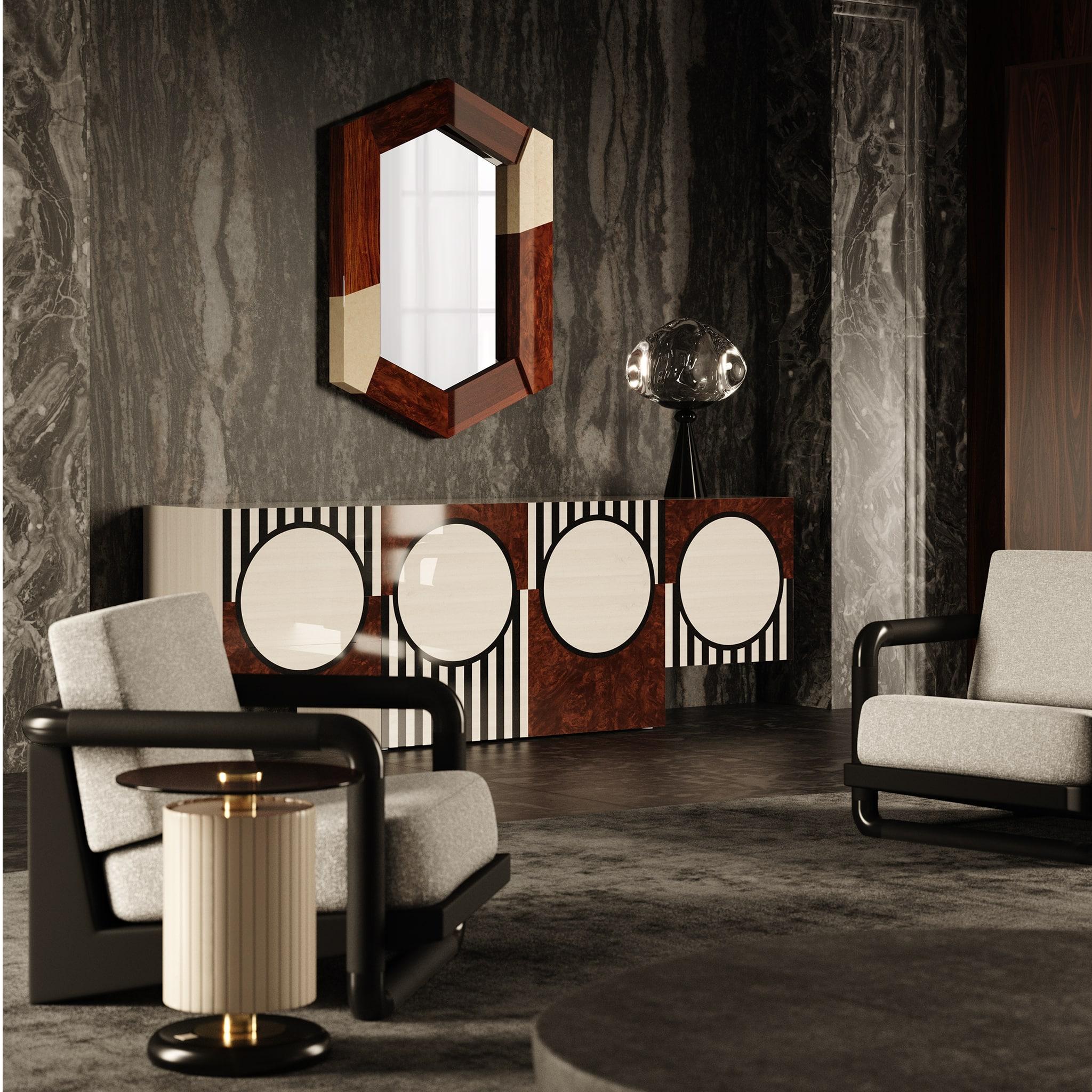 Le miroir Hex est un miroir mural géométrique moderne pour les intérieurs contemporains ou modernes du milieu du siècle. Son cadre hexagonal en bois présente un éventail de bois riches contrastant avec un motif de marqueterie géométrique unique,
