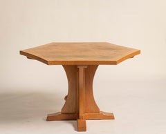 Sechseckiger Mid-Century-Modern-Tisch aus Eiche von Robert „Mouseman“ Thompson, 1950er Jahre