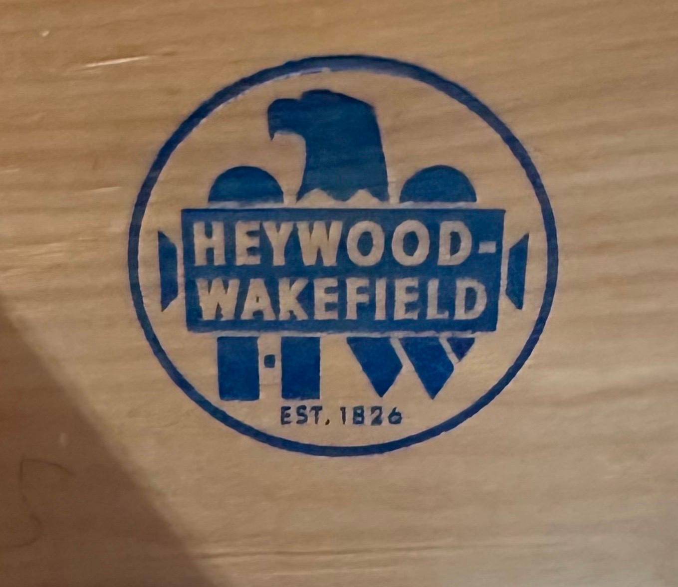 Cómoda moderna de mediados de siglo Heywood Wakefield lacada en negro en venta 3