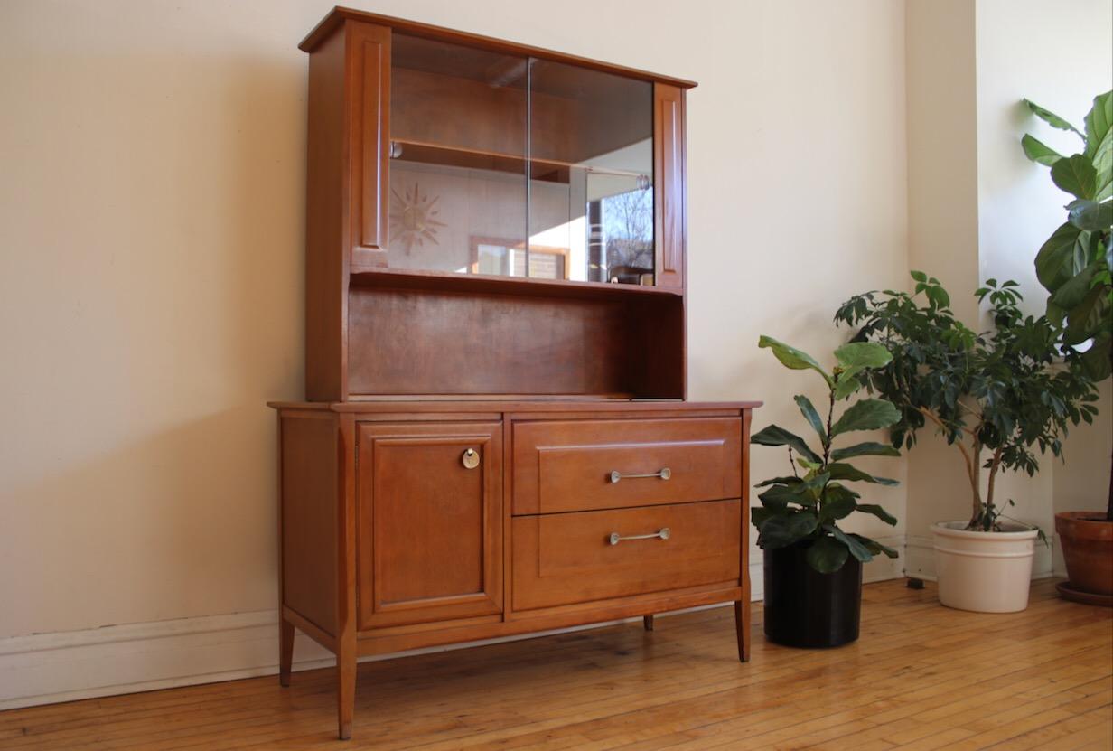 Mid-Century Modern dining cabinet 
Rare hutch from Heywood-Wakefield's 