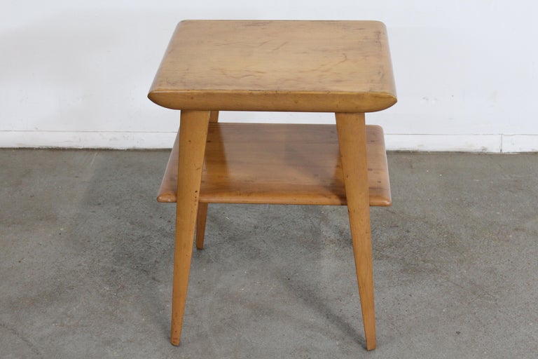 American Mid-Century Modern Heywood Wakefield Champagne 2-Tier End Table For Sale