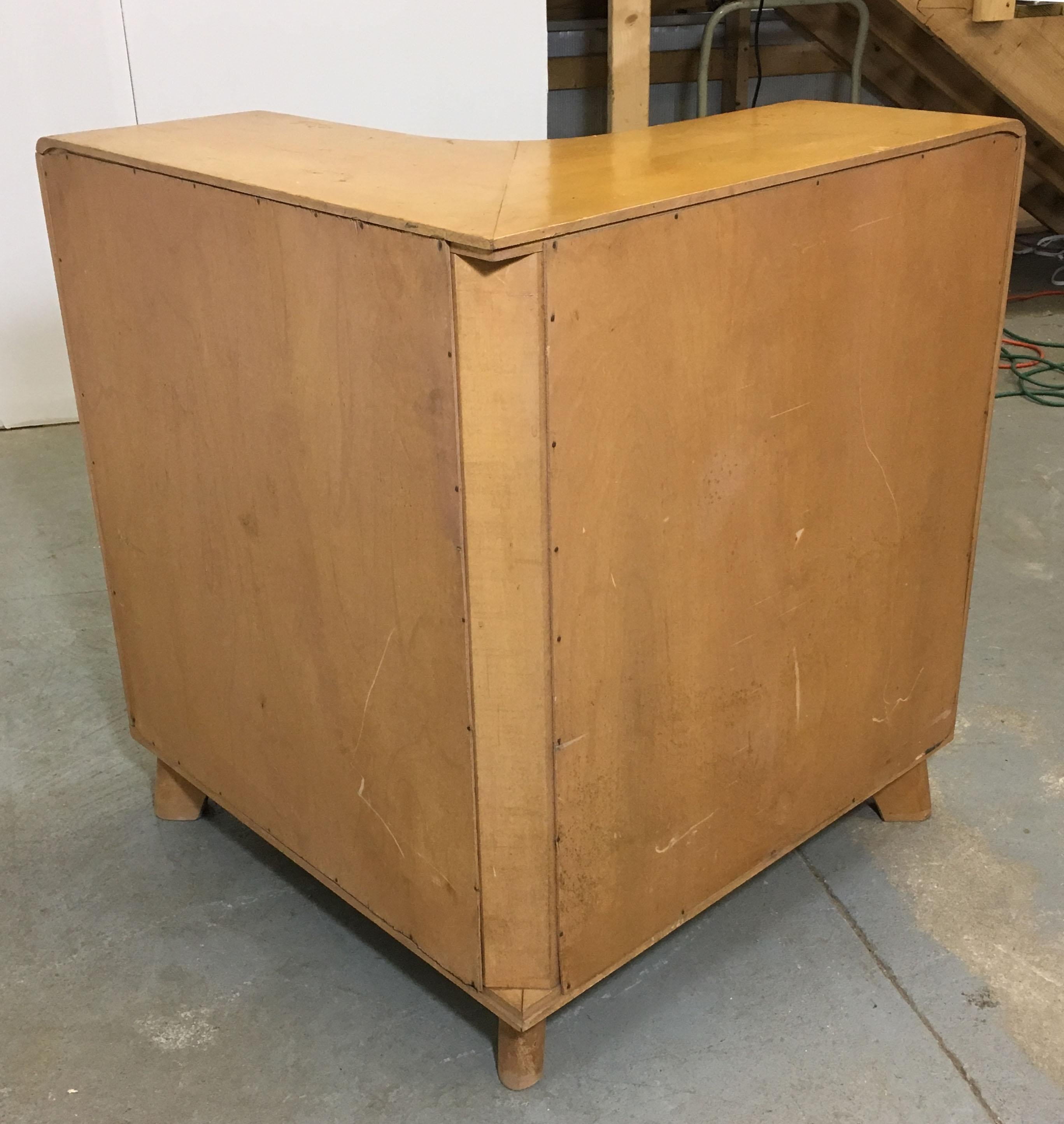Mid-Century Modern Heywood Wakefield Champagne Corner Bookcase In Fair Condition In Wilmington, DE