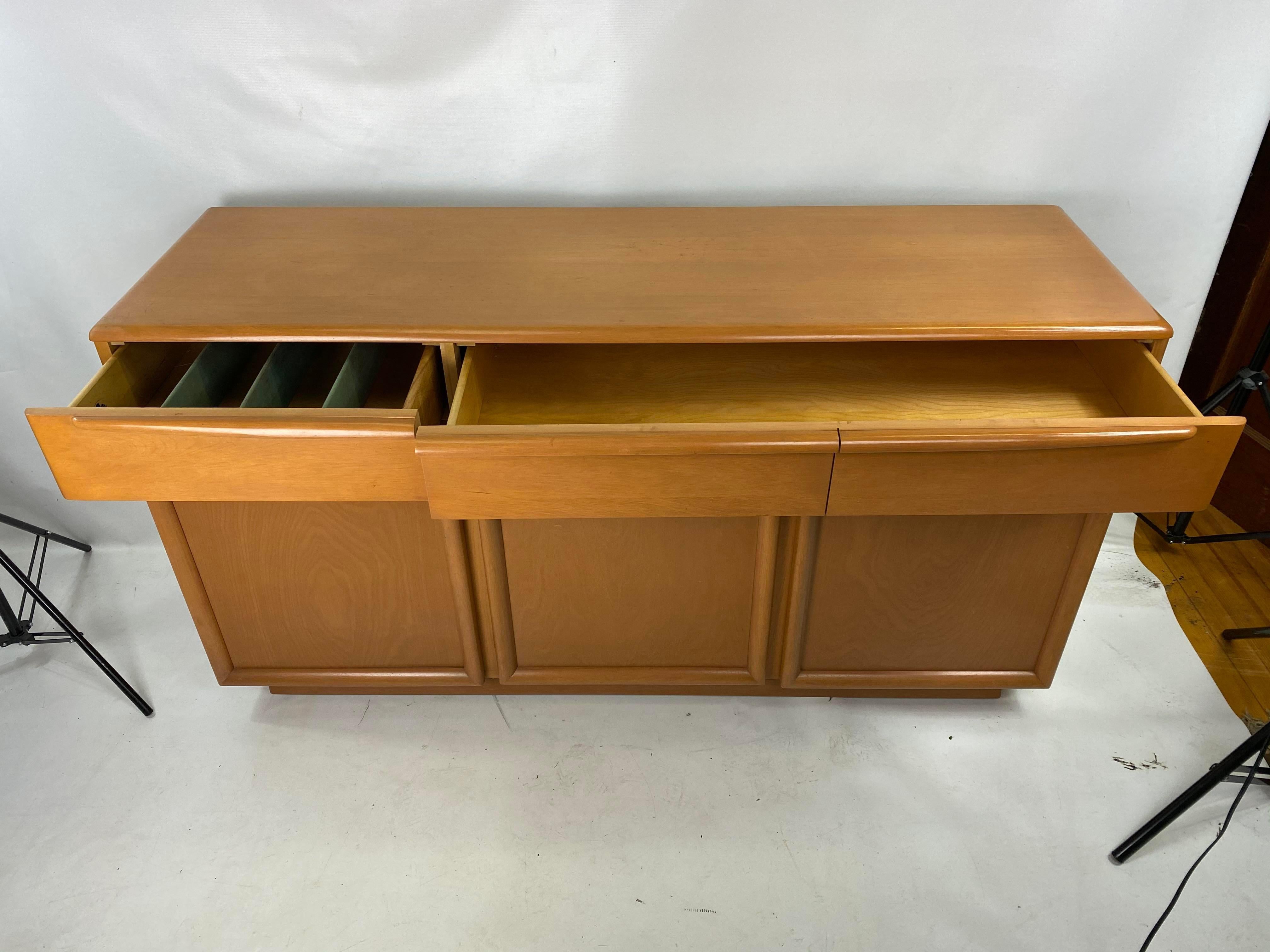 Mid-Century Modern Heywood Wakefield Champagne credenza.

This is a excellent model from hey-wood Wakefield very rare and hard to find.