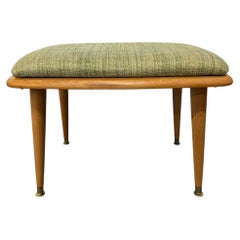 Heywood Wakefield Champagnerfarbener Polsterhocker im Mid-Century-Modern-Stil