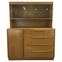 Mid-Century Modern Heywood Wakefield China Schrank mit Klappfront-Schreibtisch aus der Mitte des Jahrhunderts