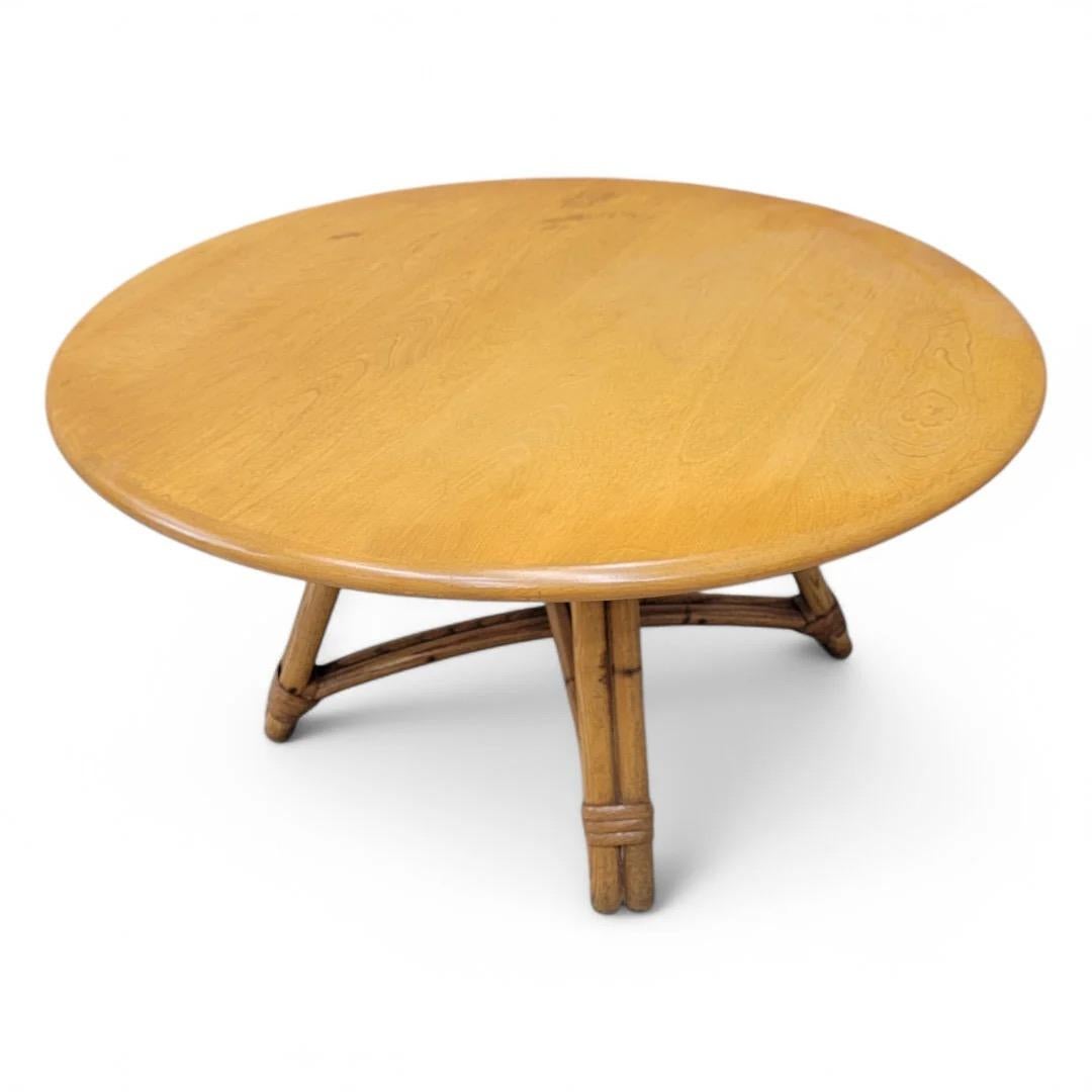 Inconnu Heywood Wakefield table basse en bambou pivotante de style moderne du milieu du siècle dernier en vente