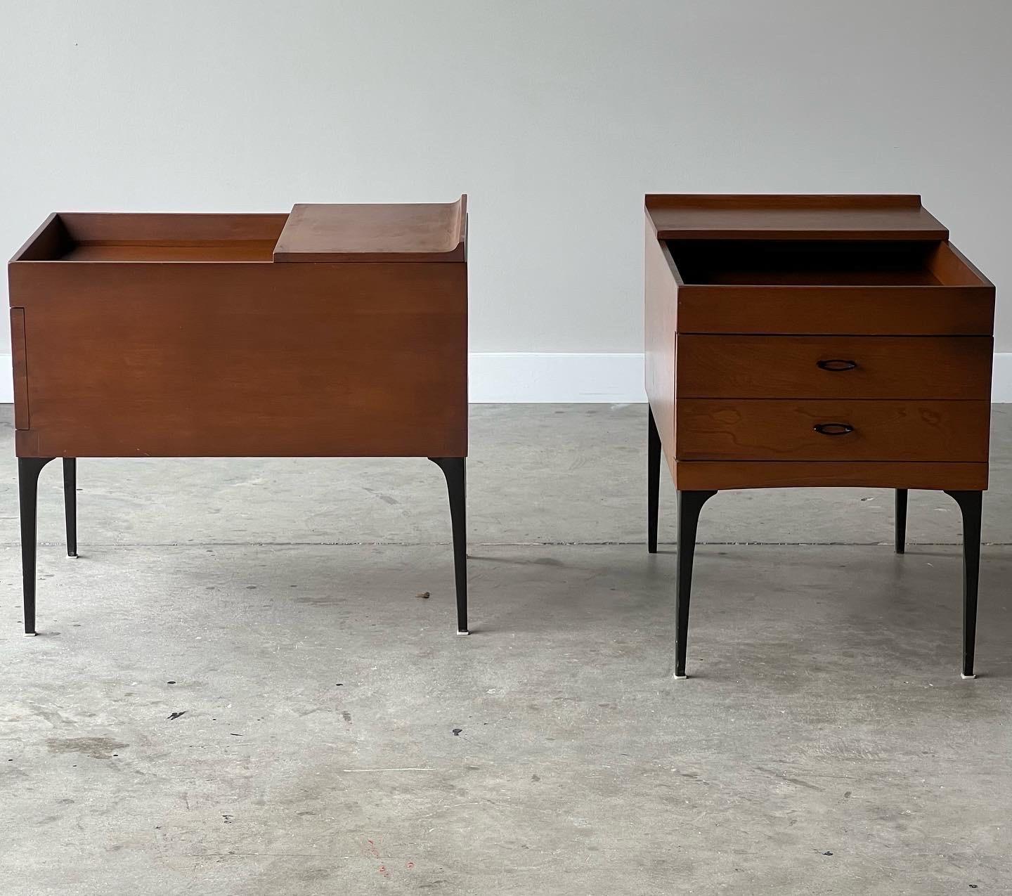 Mid Century Modern Heywood Wakefield Contessa Nightstands - A Pair In Good Condition In Raleigh, NC