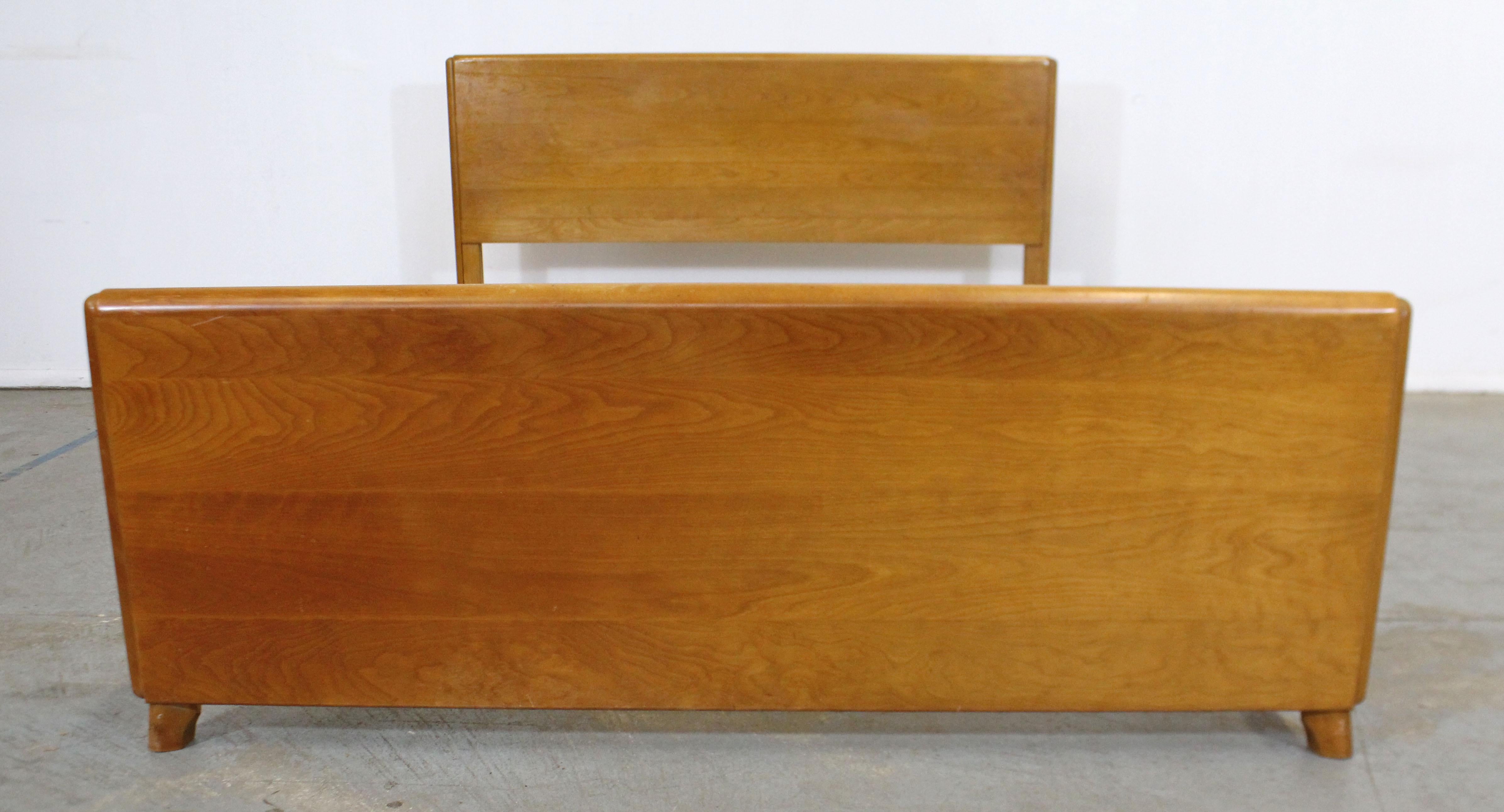 Mid-20th Century Mid-Century Modern Heywood Wakefield Crescendo Champagne Full Size Bed Frame